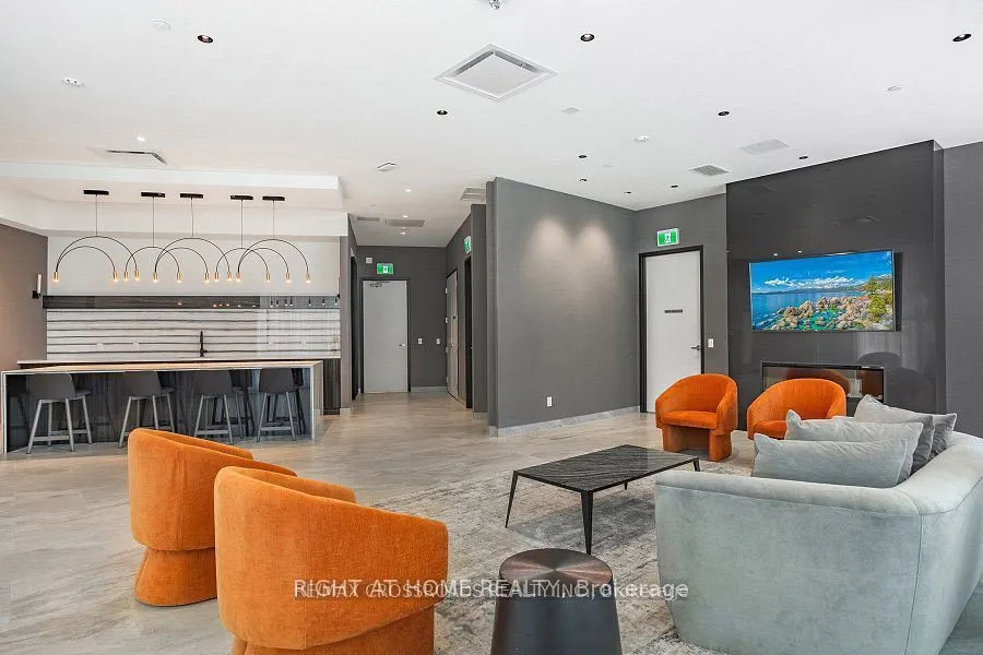6 DAVID EYER Road, #207
