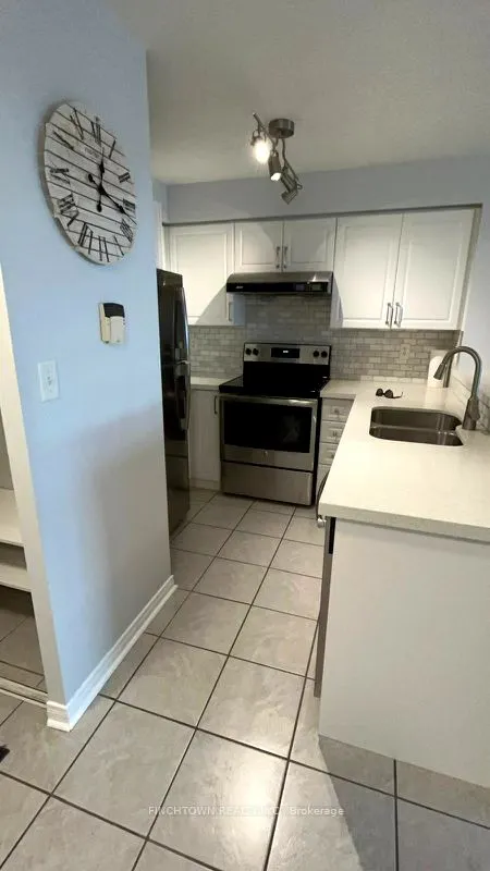 39 Oneida Crescent, #PH18