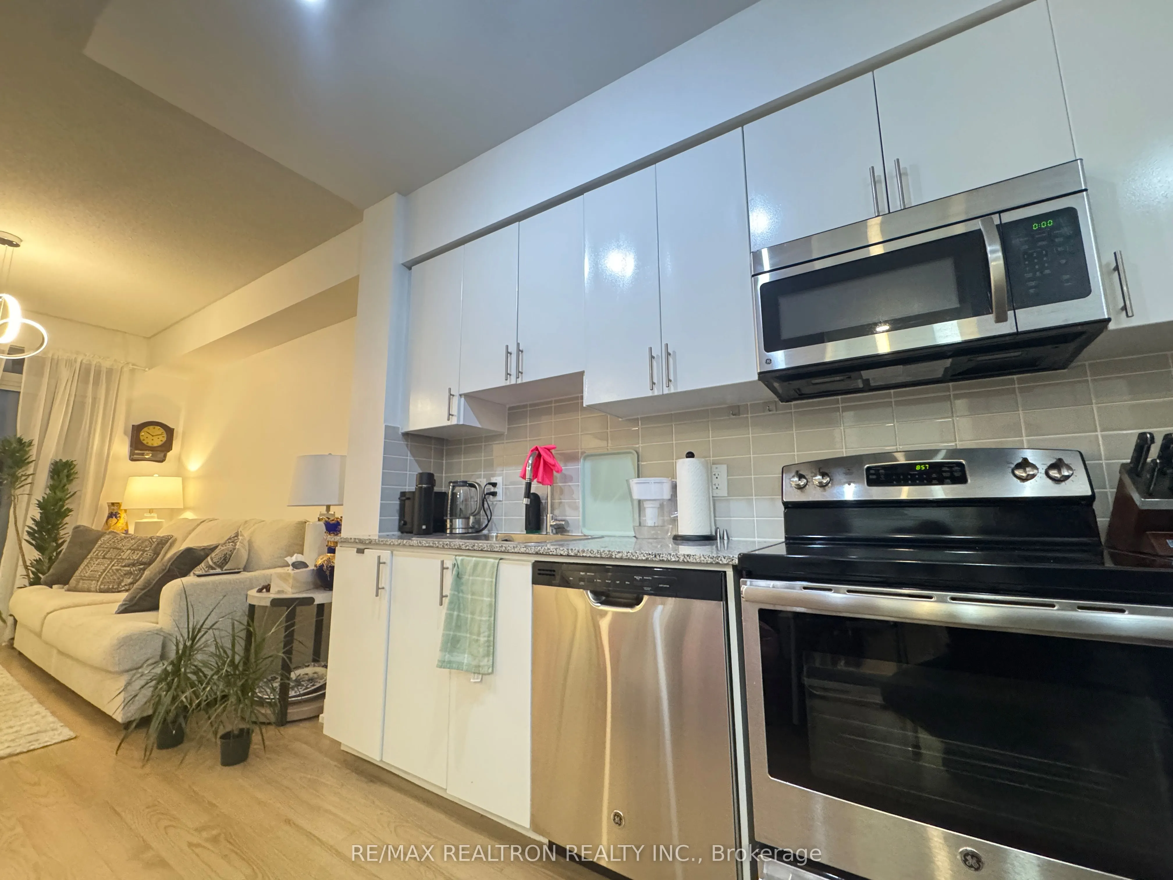 7171 Yonge Street, #615