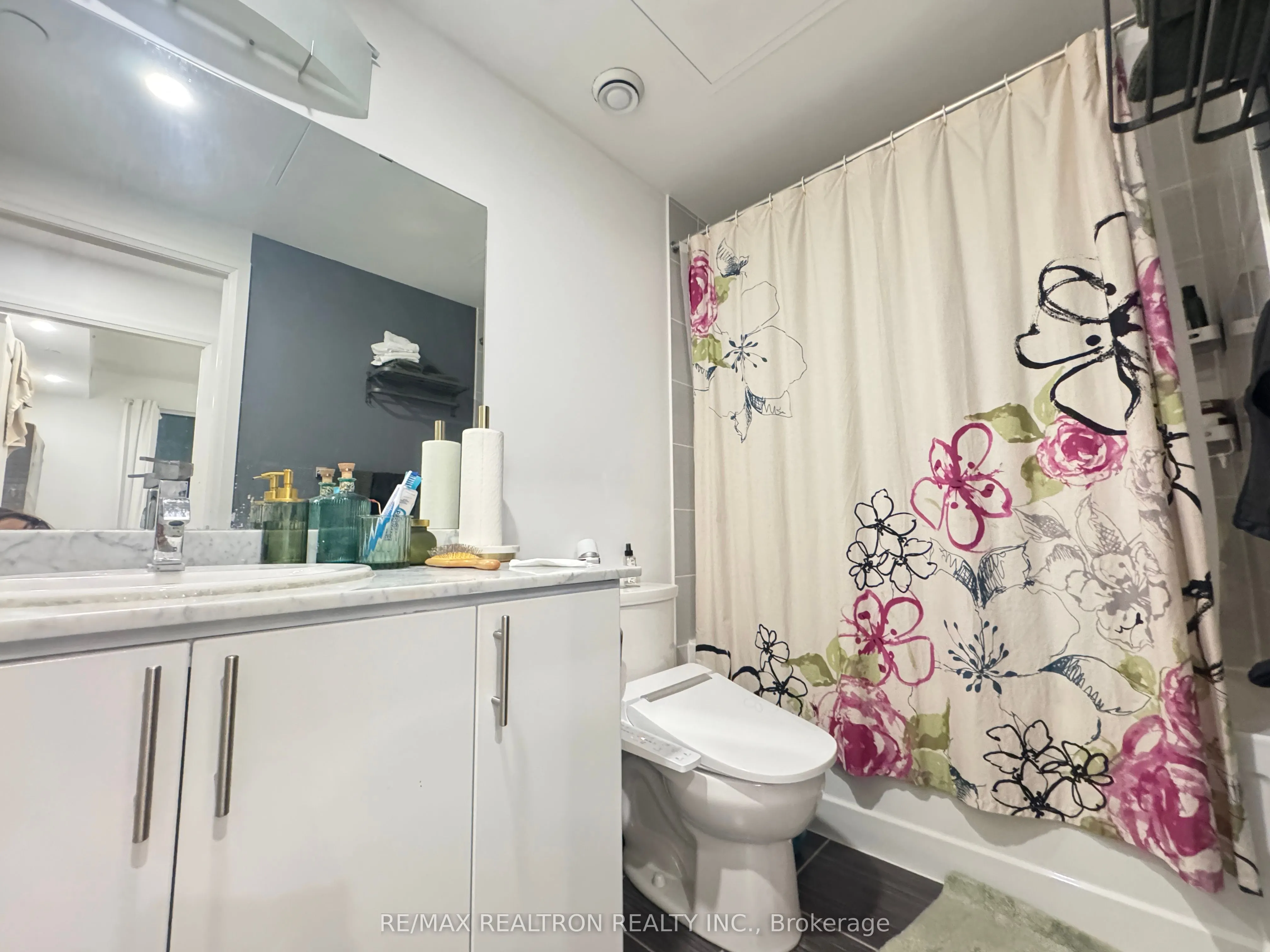 7171 Yonge Street, #615
