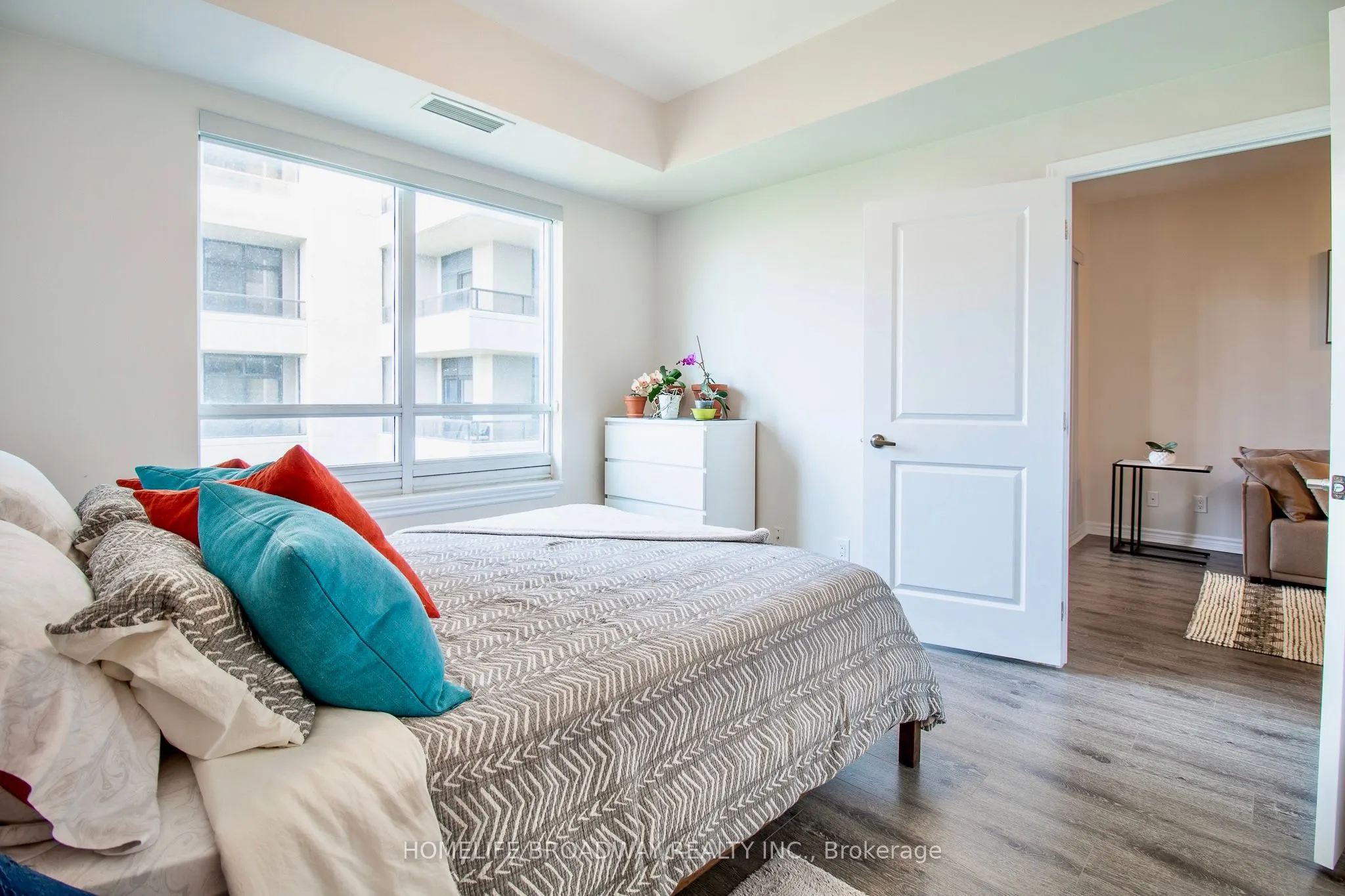 9255 Jane Street, #815