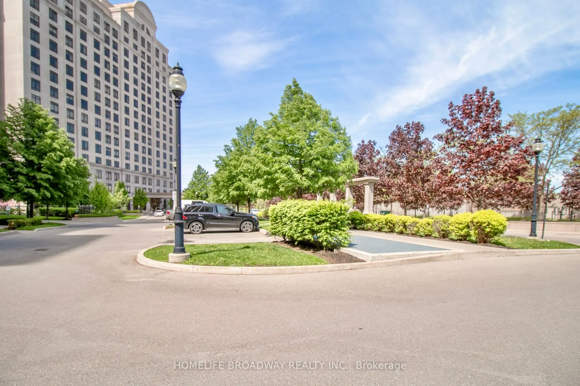 9255 Jane Street, #815