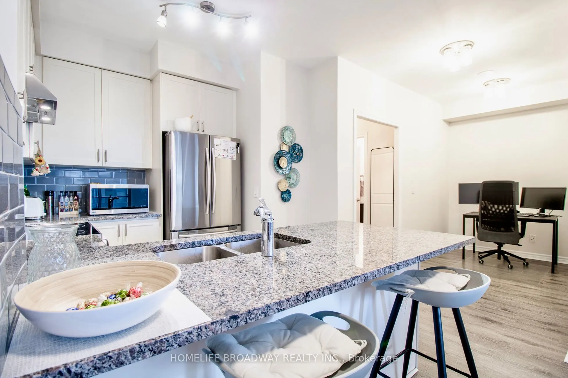 9255 Jane Street, #815