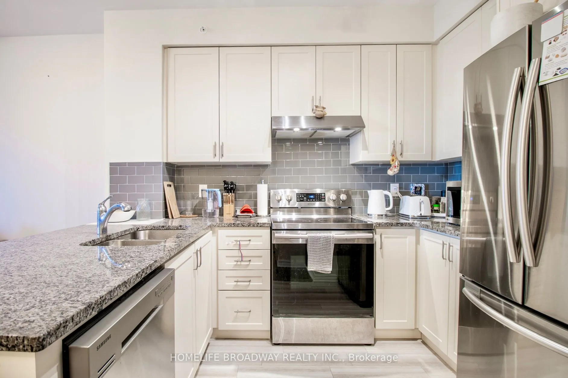 9255 Jane Street, #815