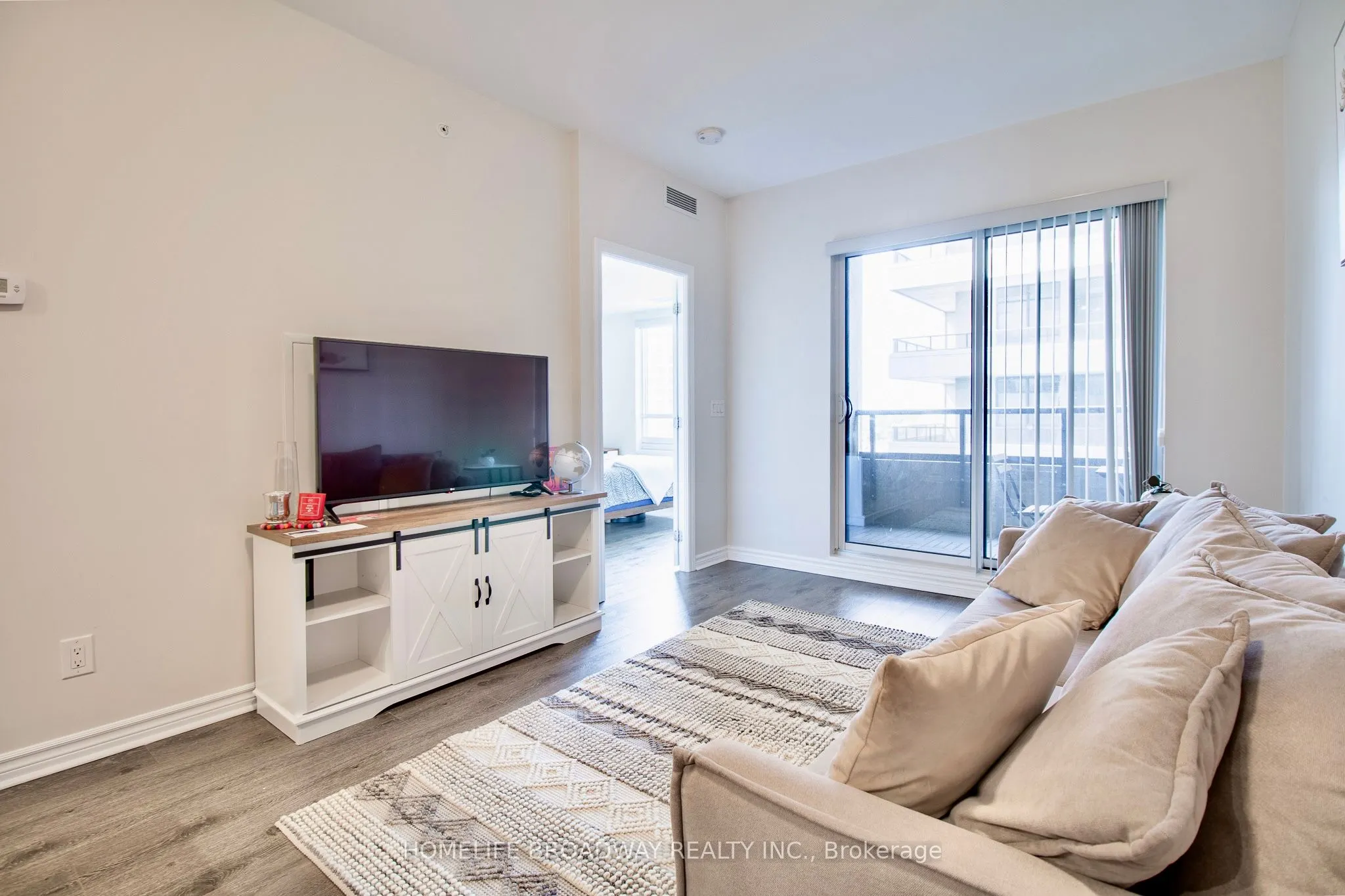 9255 Jane Street, #815