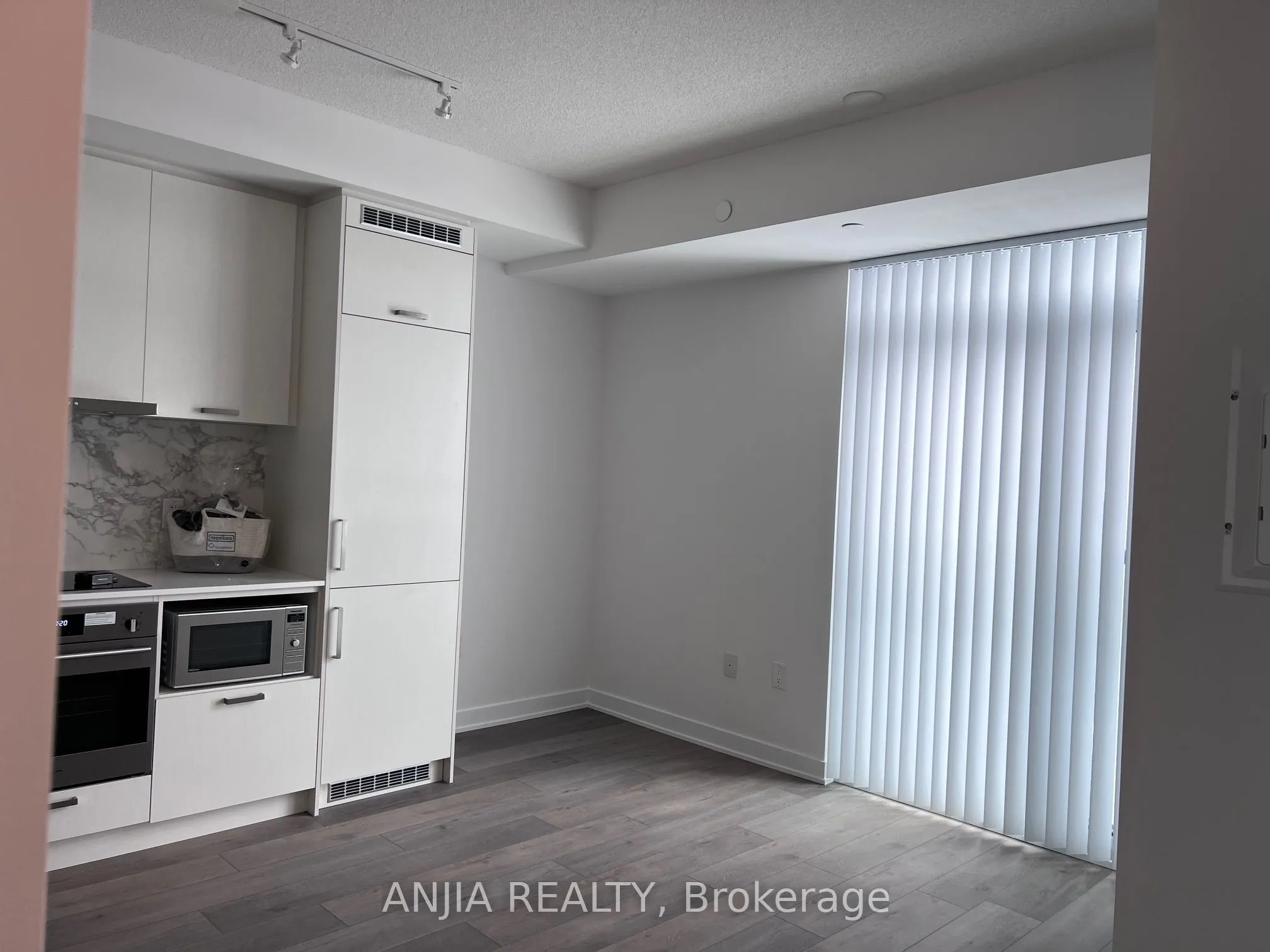38 Honeycrisp Crescent, #603