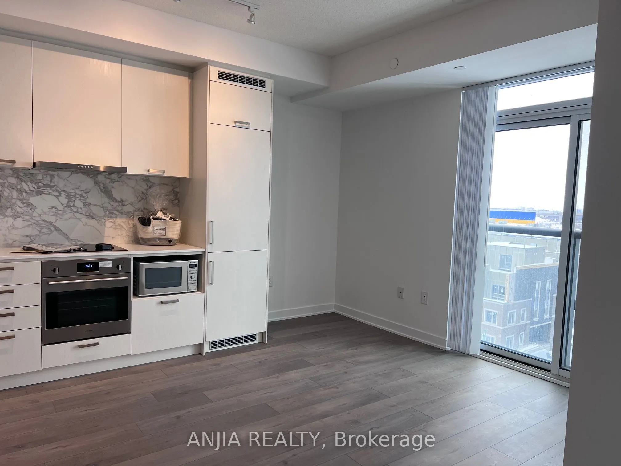 38 Honeycrisp Crescent, #603
