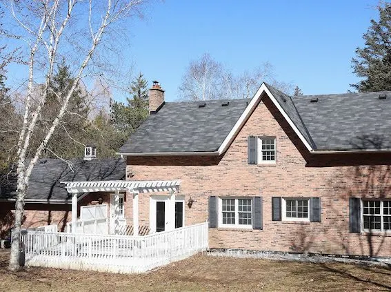 8 Blue Grass Drive