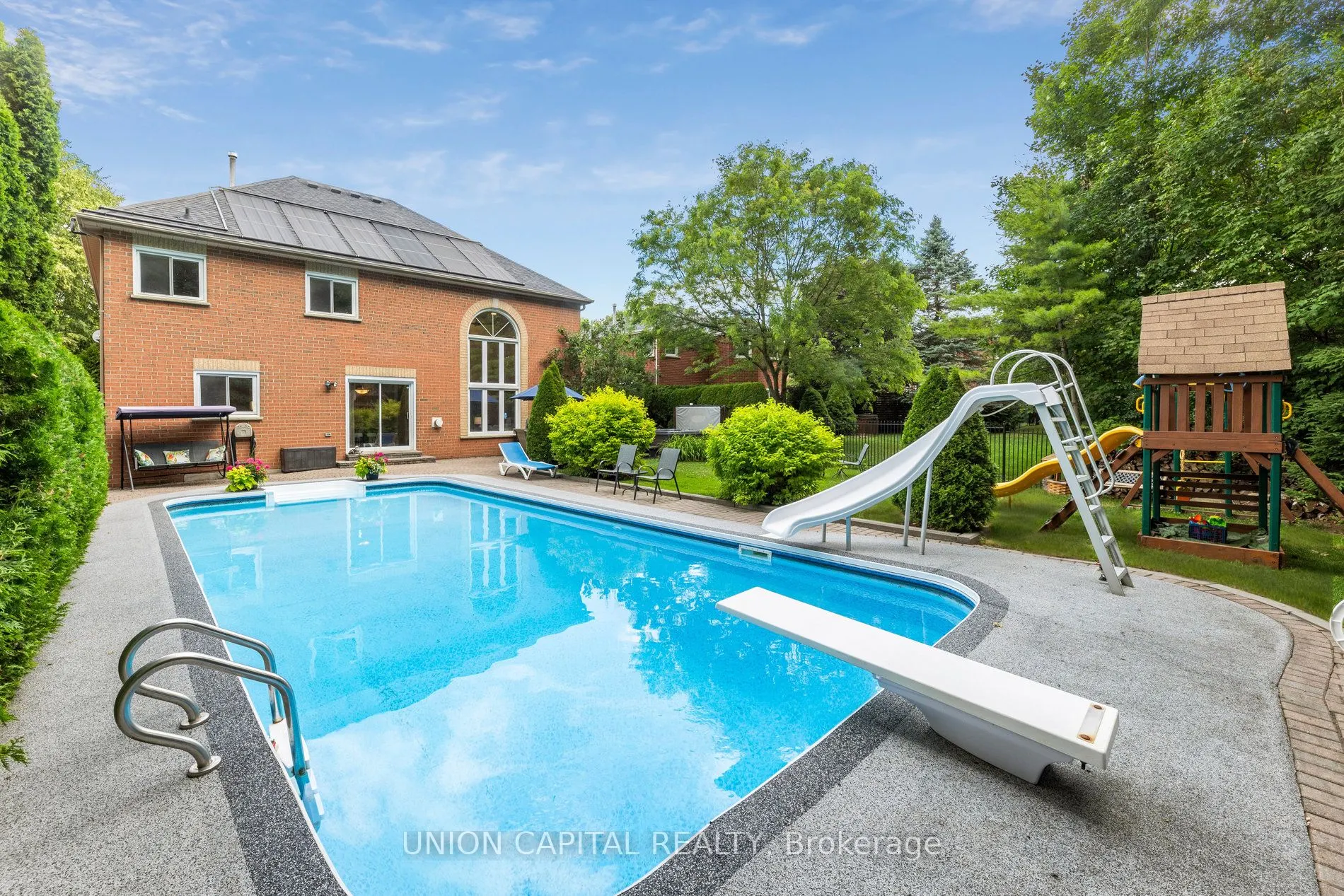 86 Charing Crescent