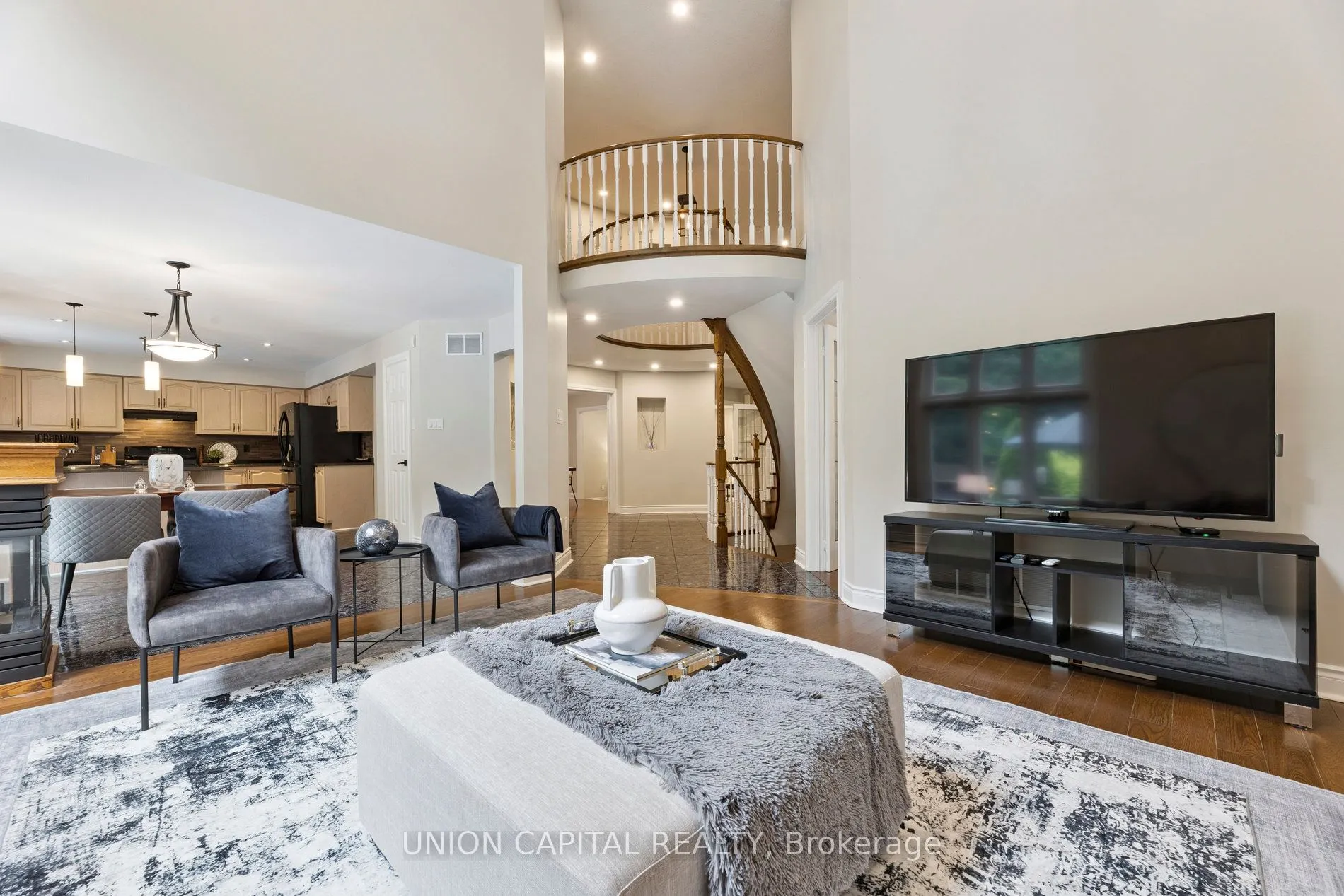 86 Charing Crescent