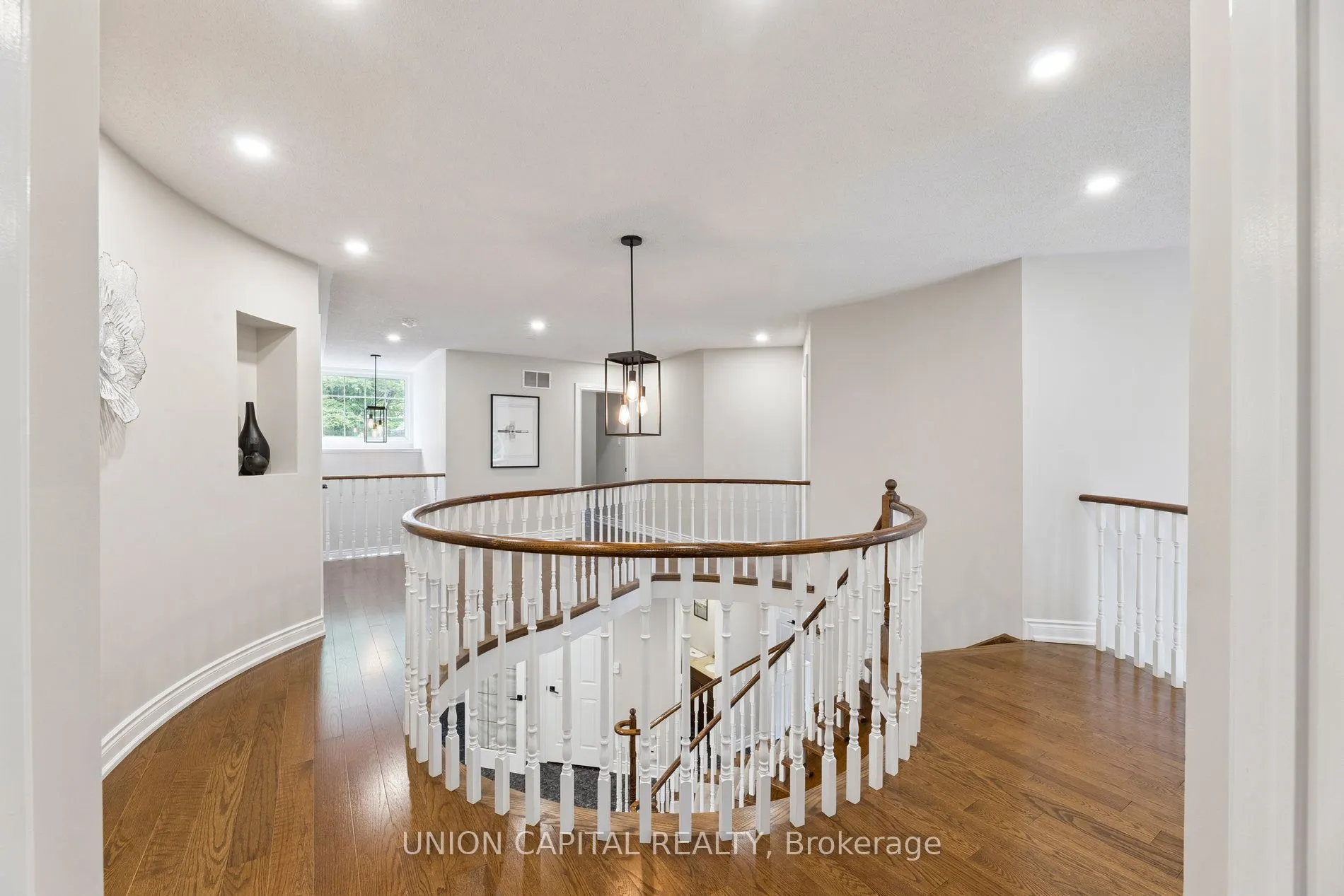 86 Charing Crescent