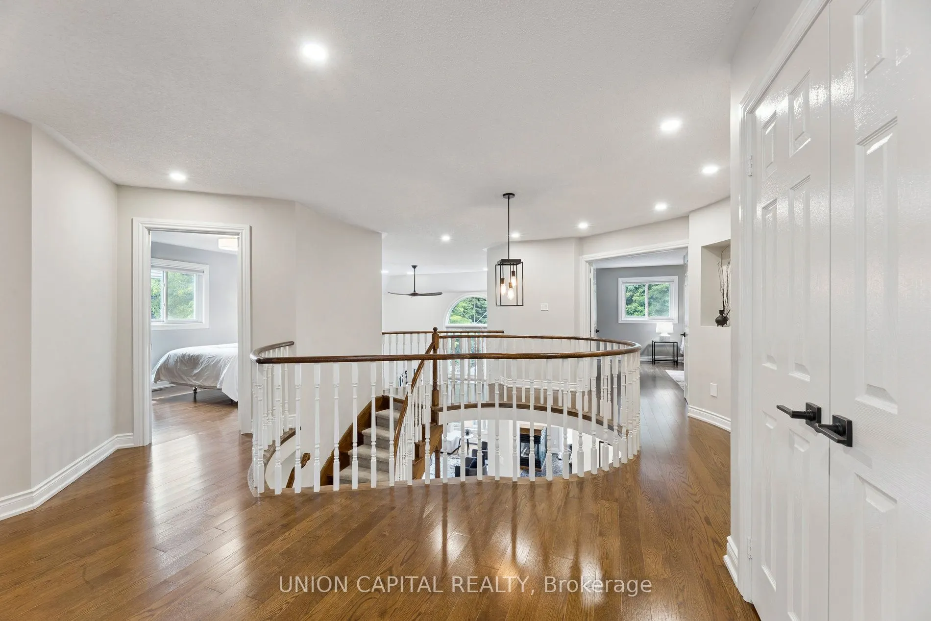 86 Charing Crescent