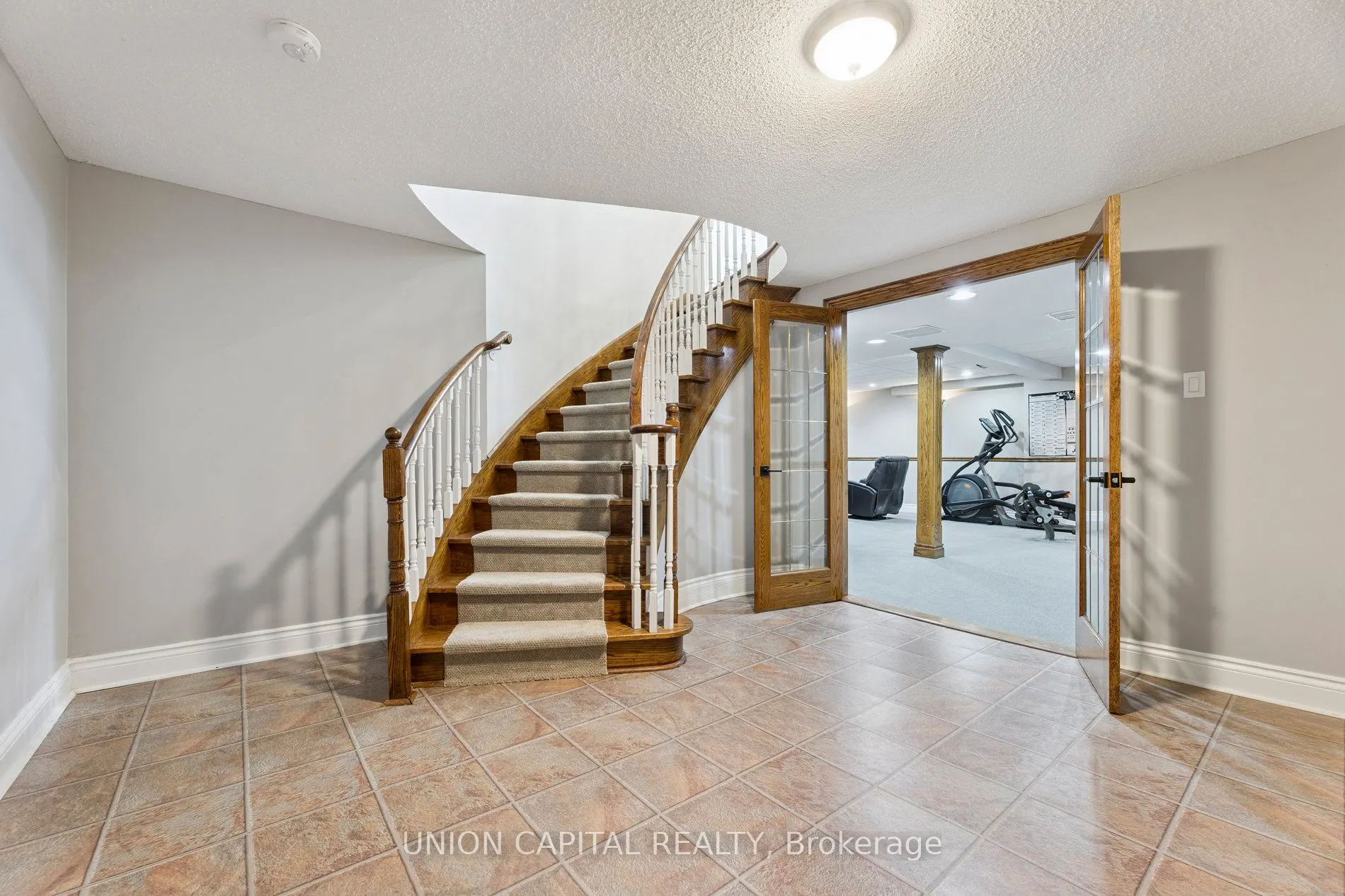 86 Charing Crescent