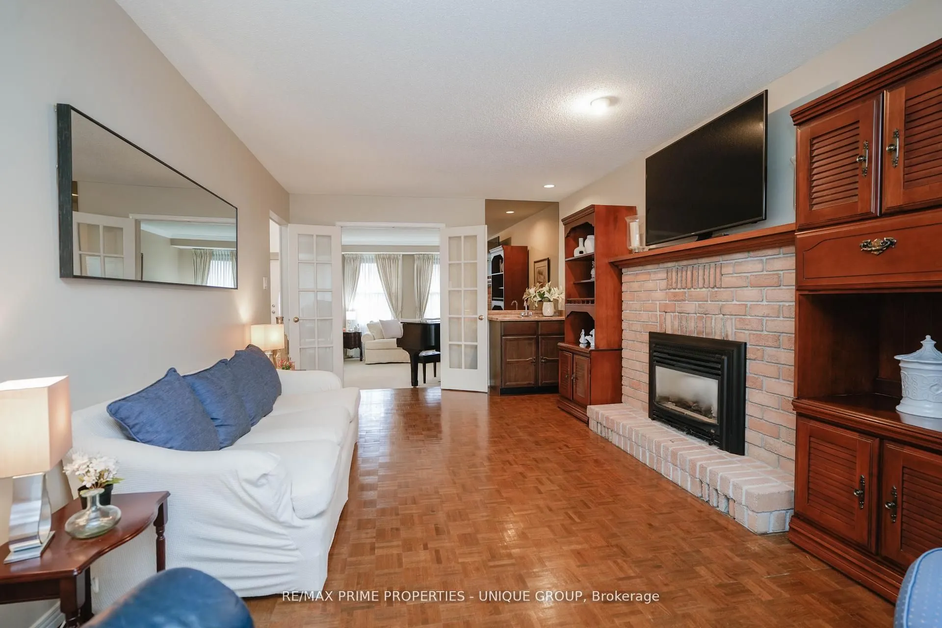 9 Longwater Chase