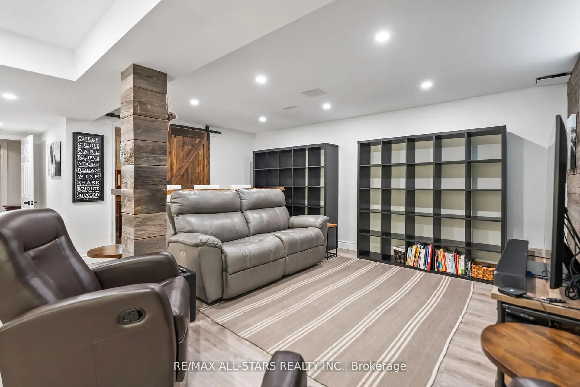 32 Meadows End Crescent