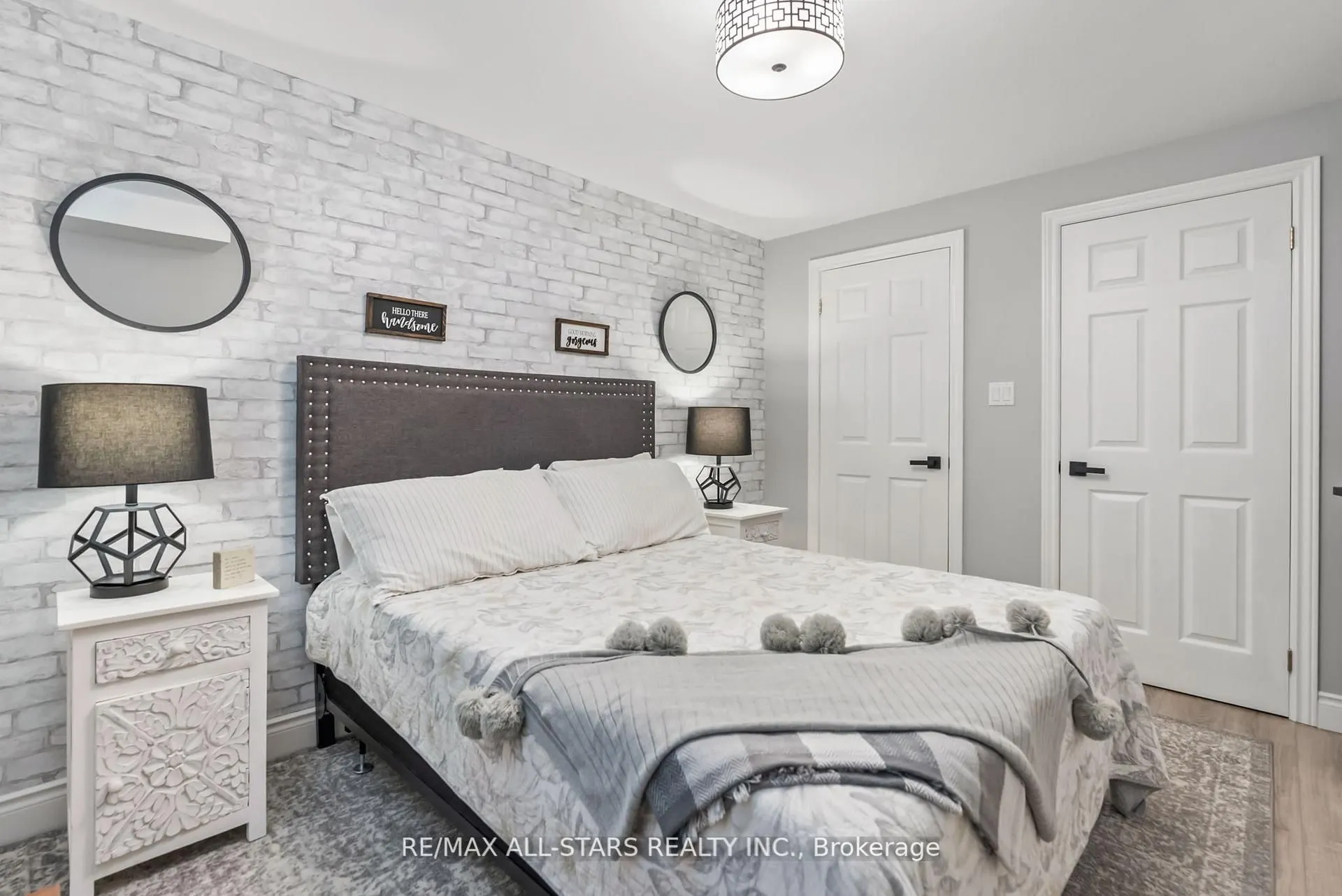 32 Meadows End Crescent