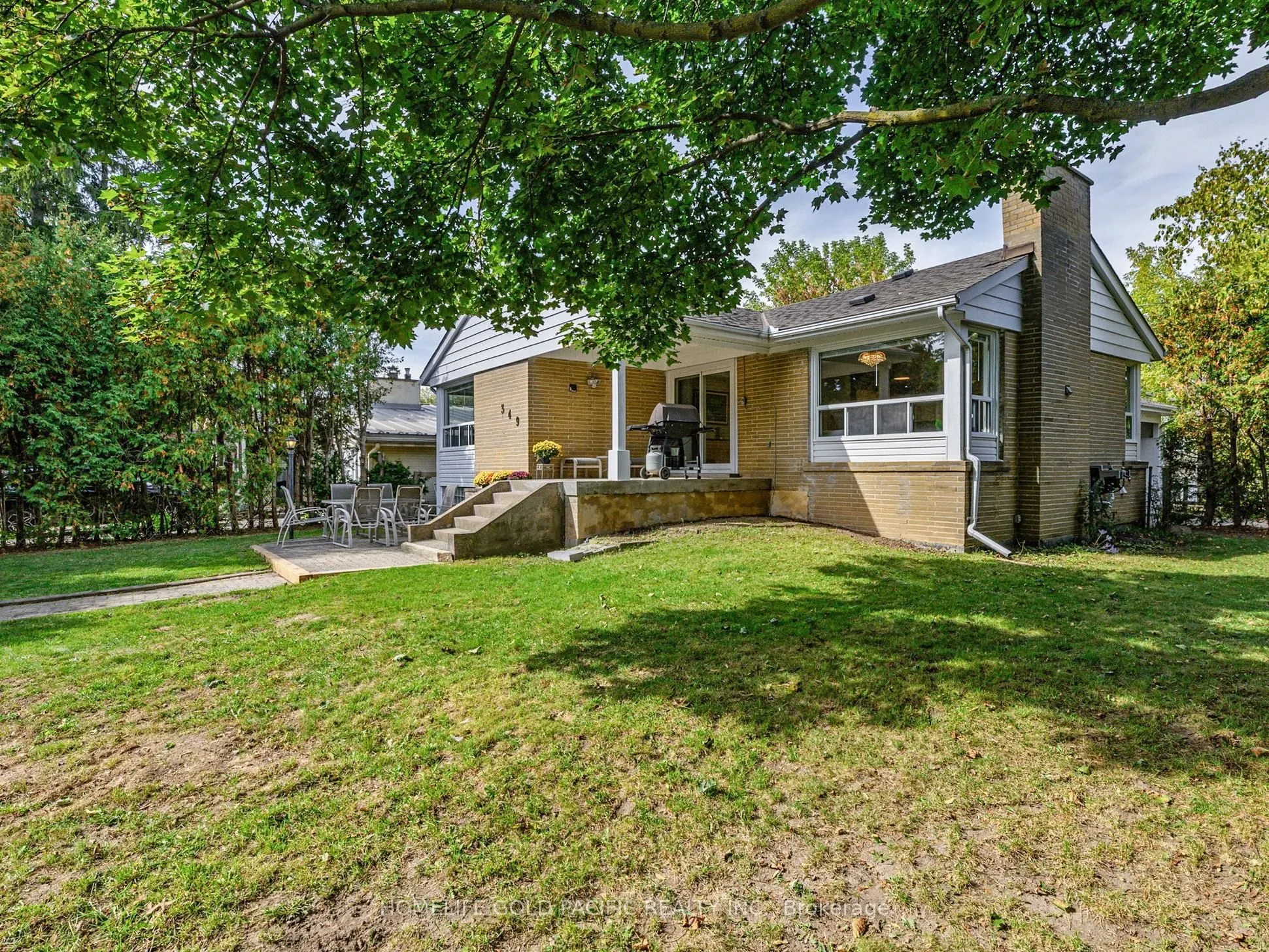 349 Paliser Crescent S