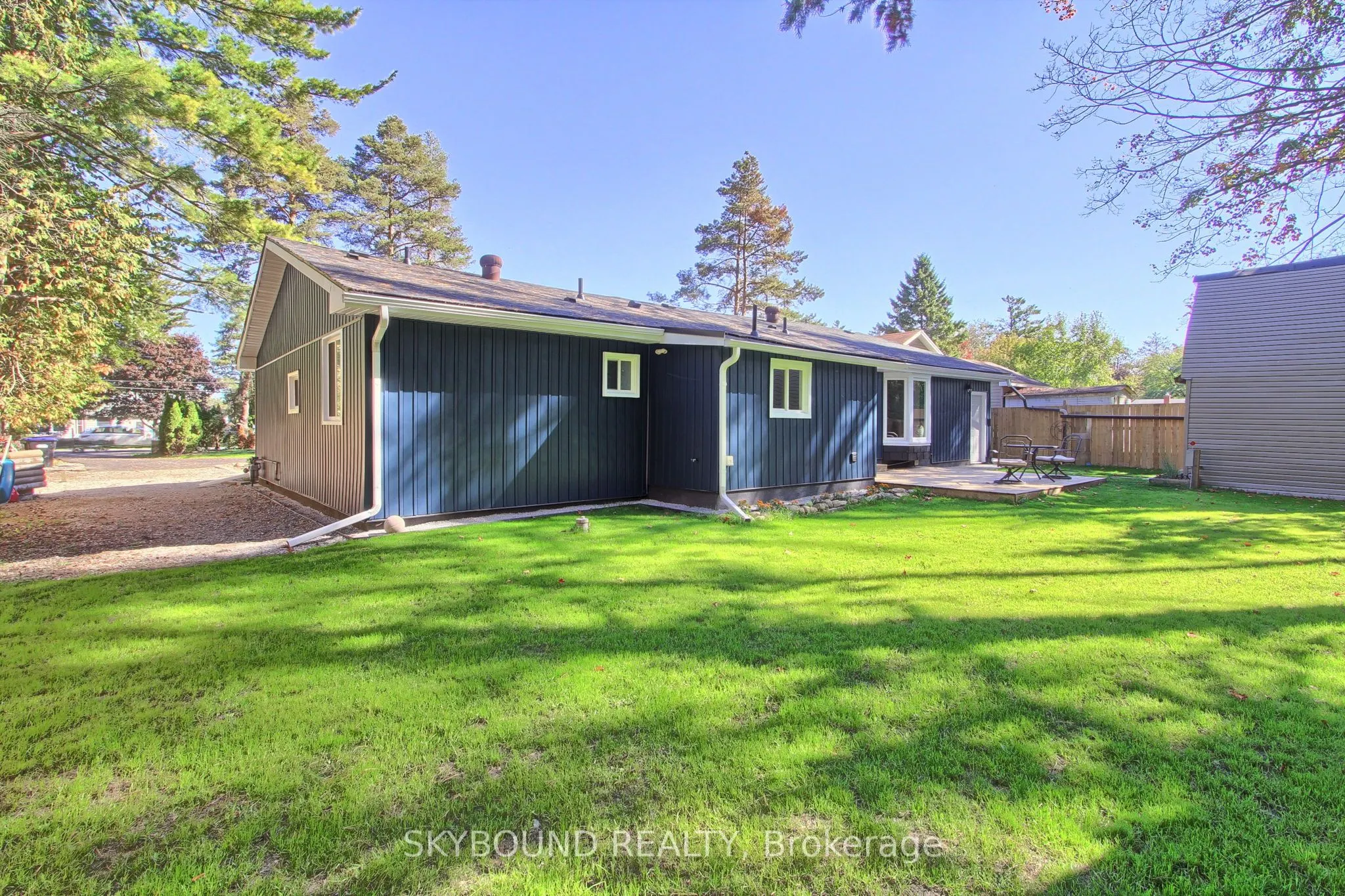 2388 25 Side Road N
