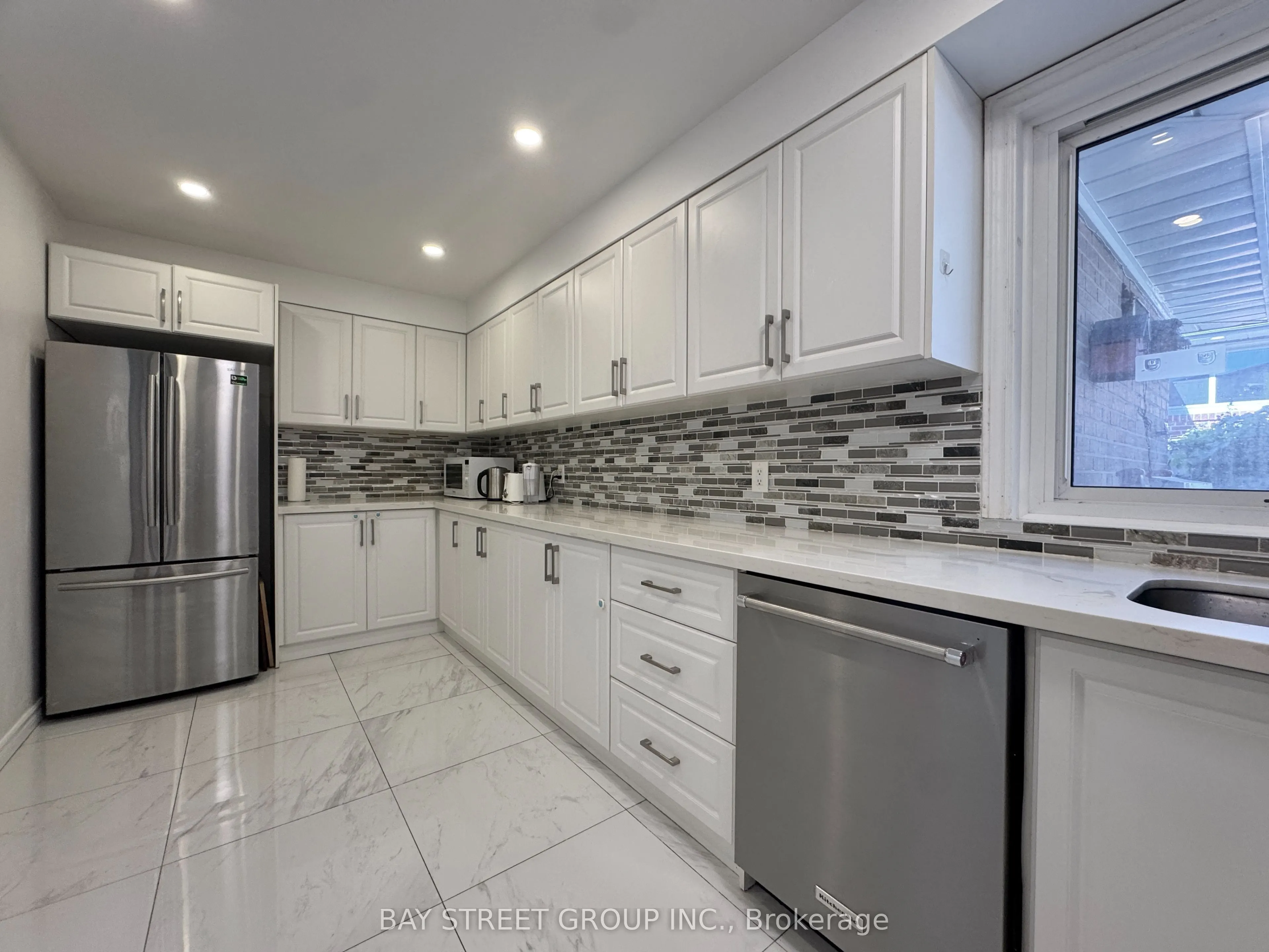 43 Sherwood Forest Drive, #Main Floor