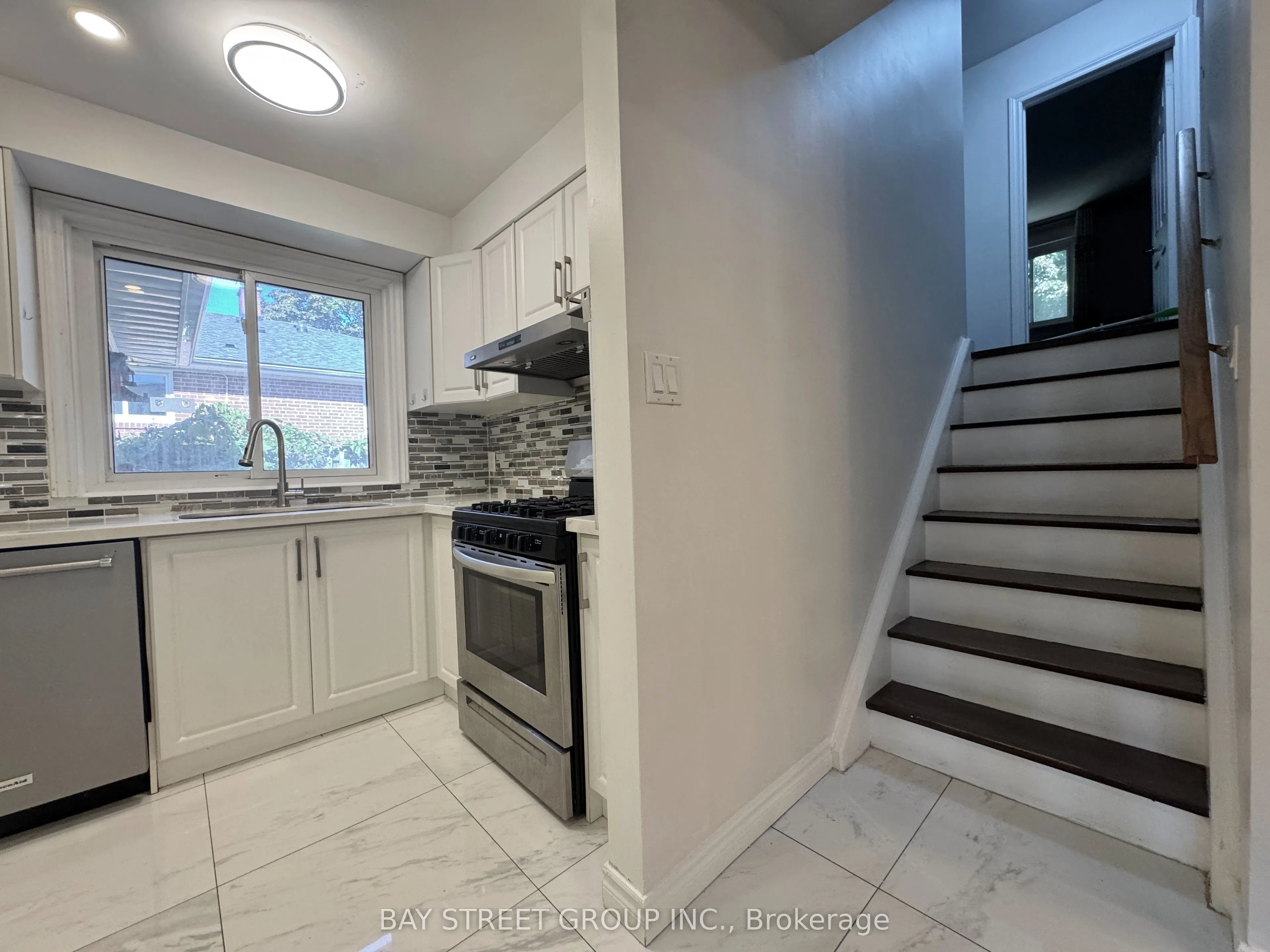 43 Sherwood Forest Drive, #Main Floor