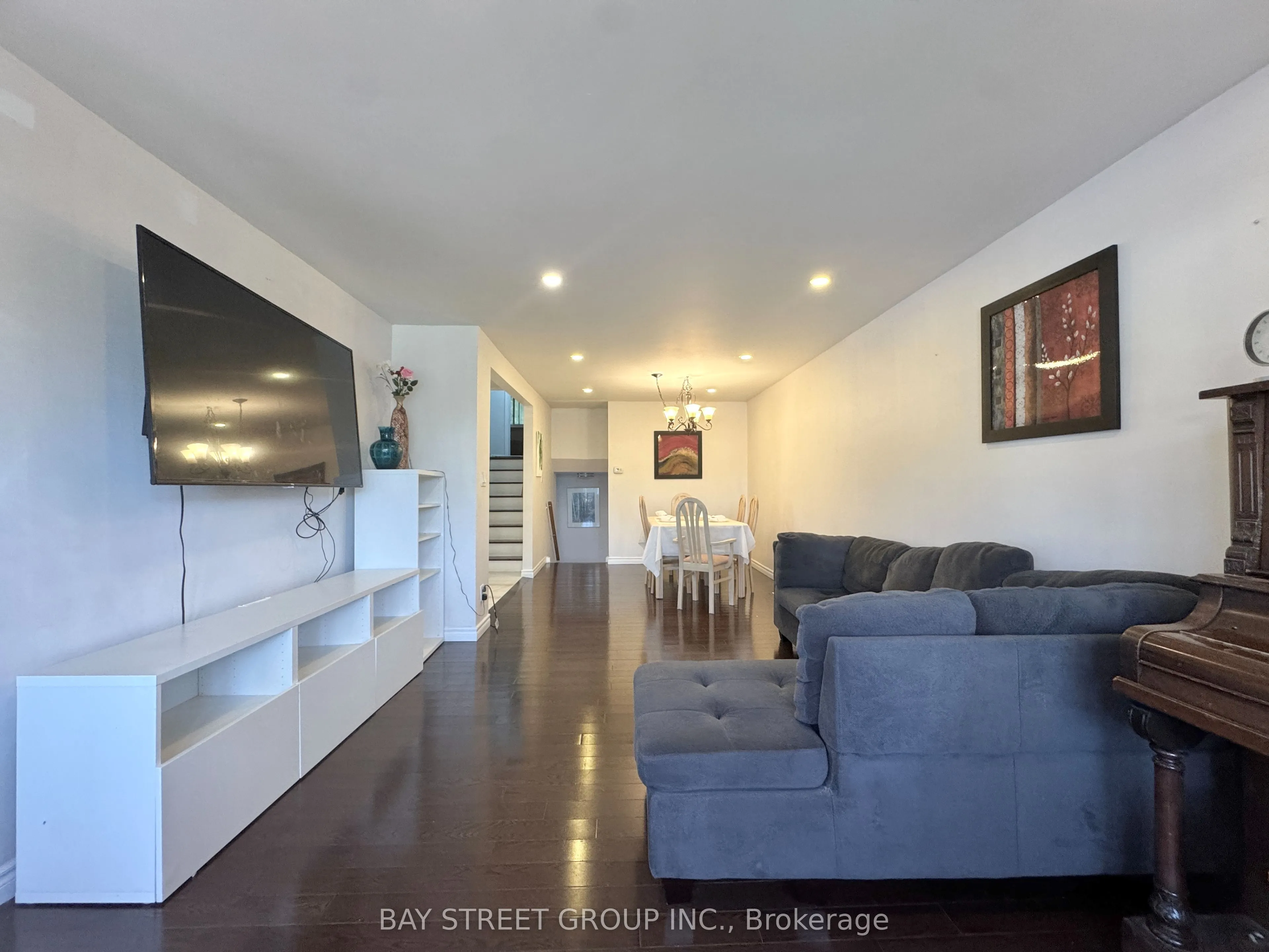 43 Sherwood Forest Drive, #Main Floor
