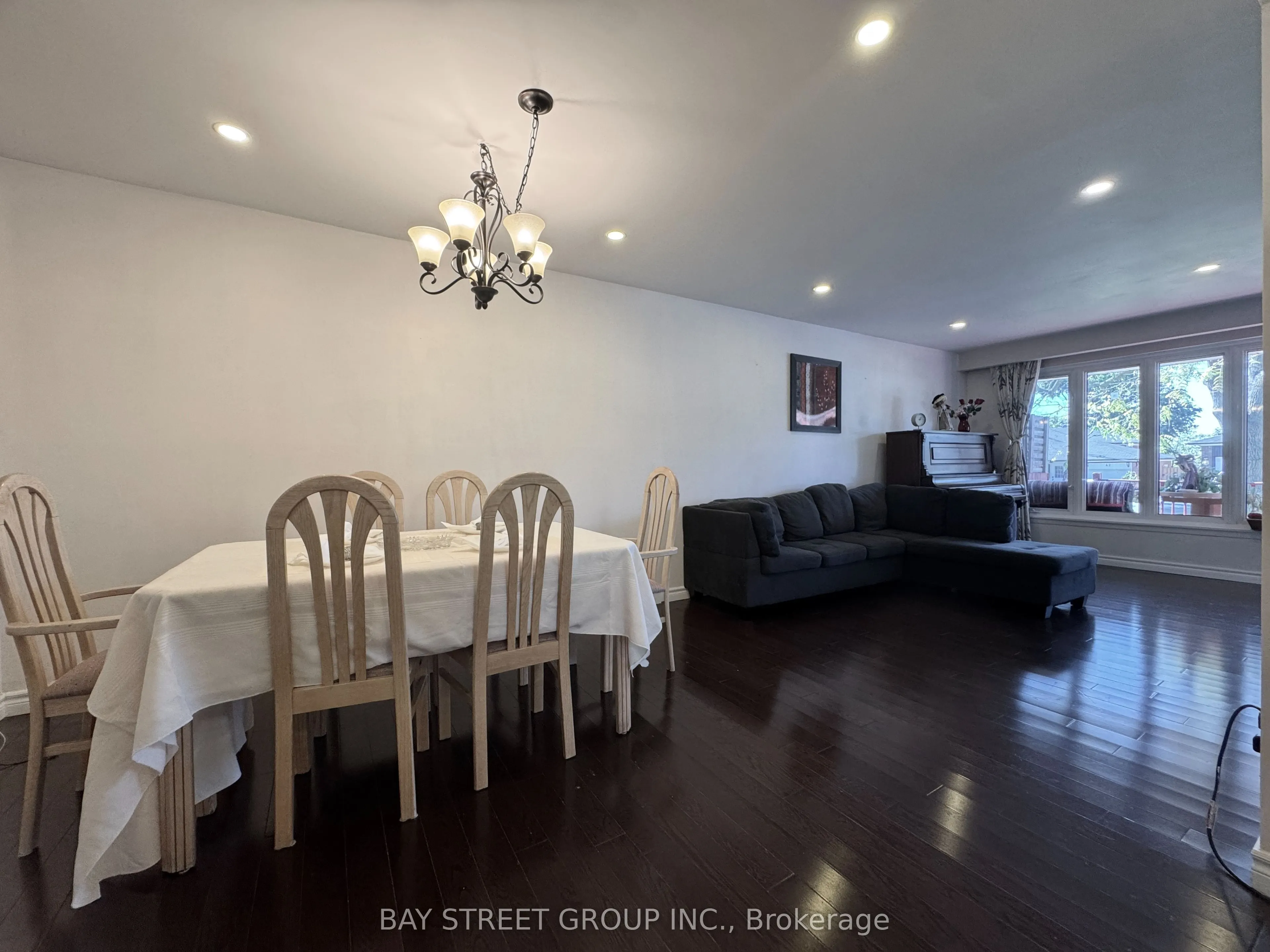 43 Sherwood Forest Drive, #Main Floor