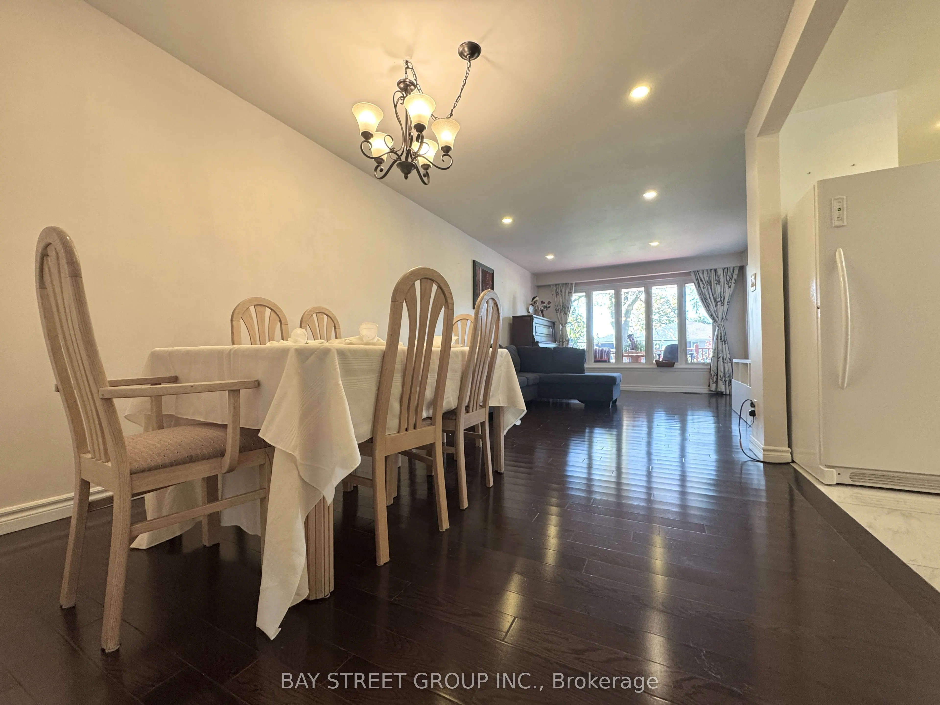 43 Sherwood Forest Drive, #Main Floor