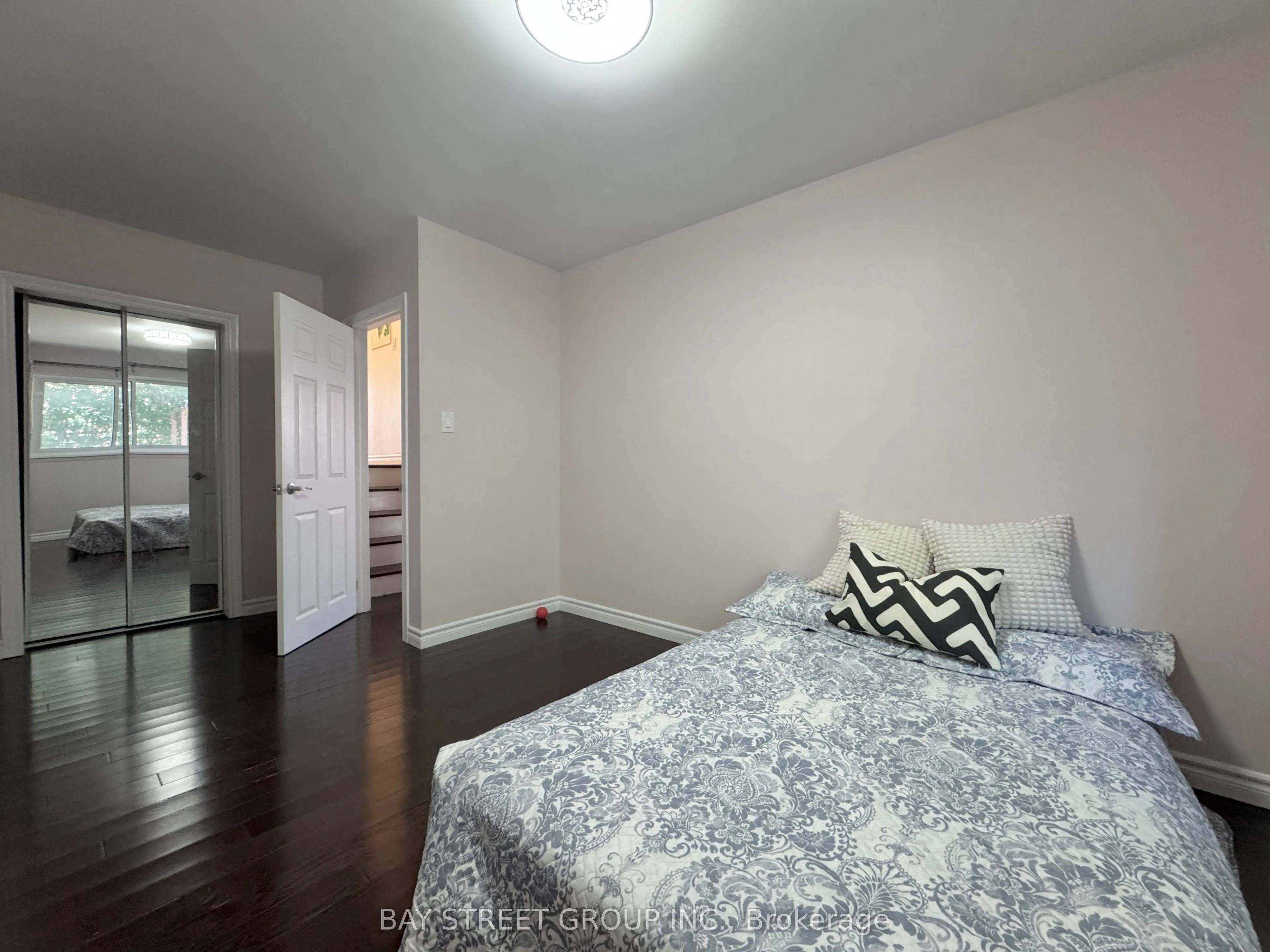 43 Sherwood Forest Drive, #Main Floor