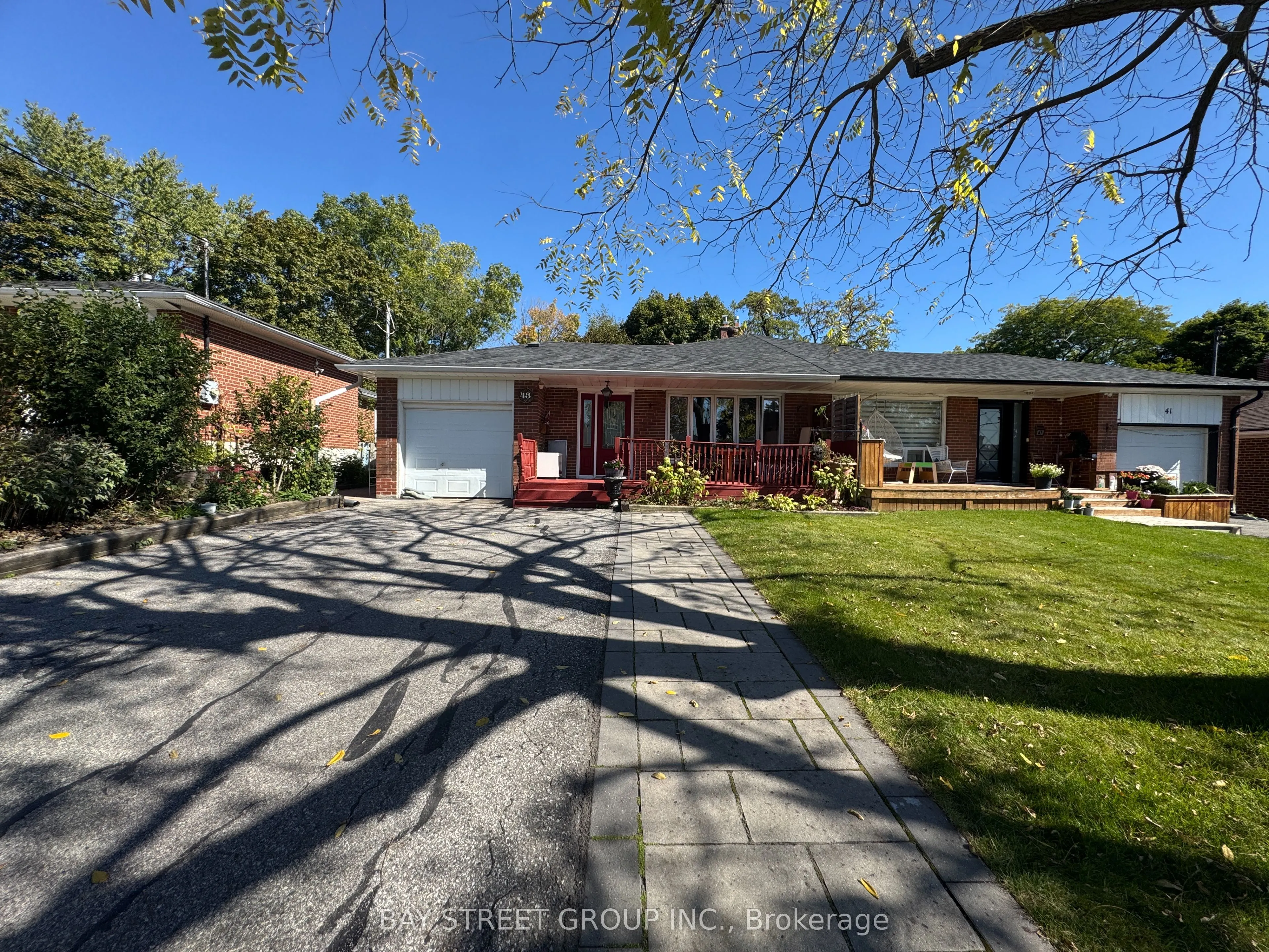 43 Sherwood Forest Drive, #Main Floor