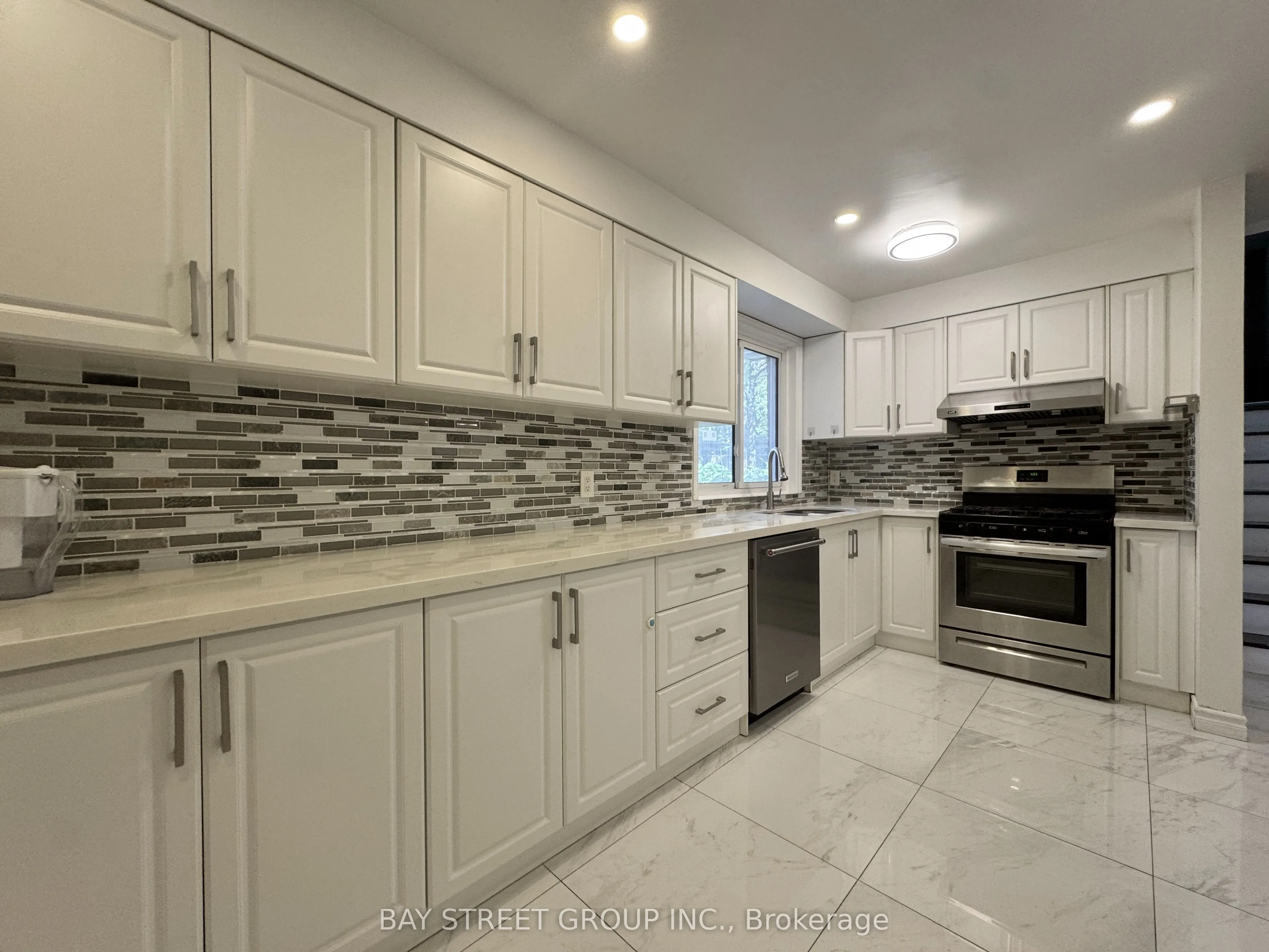 43 Sherwood Forest Drive, #Main Floor