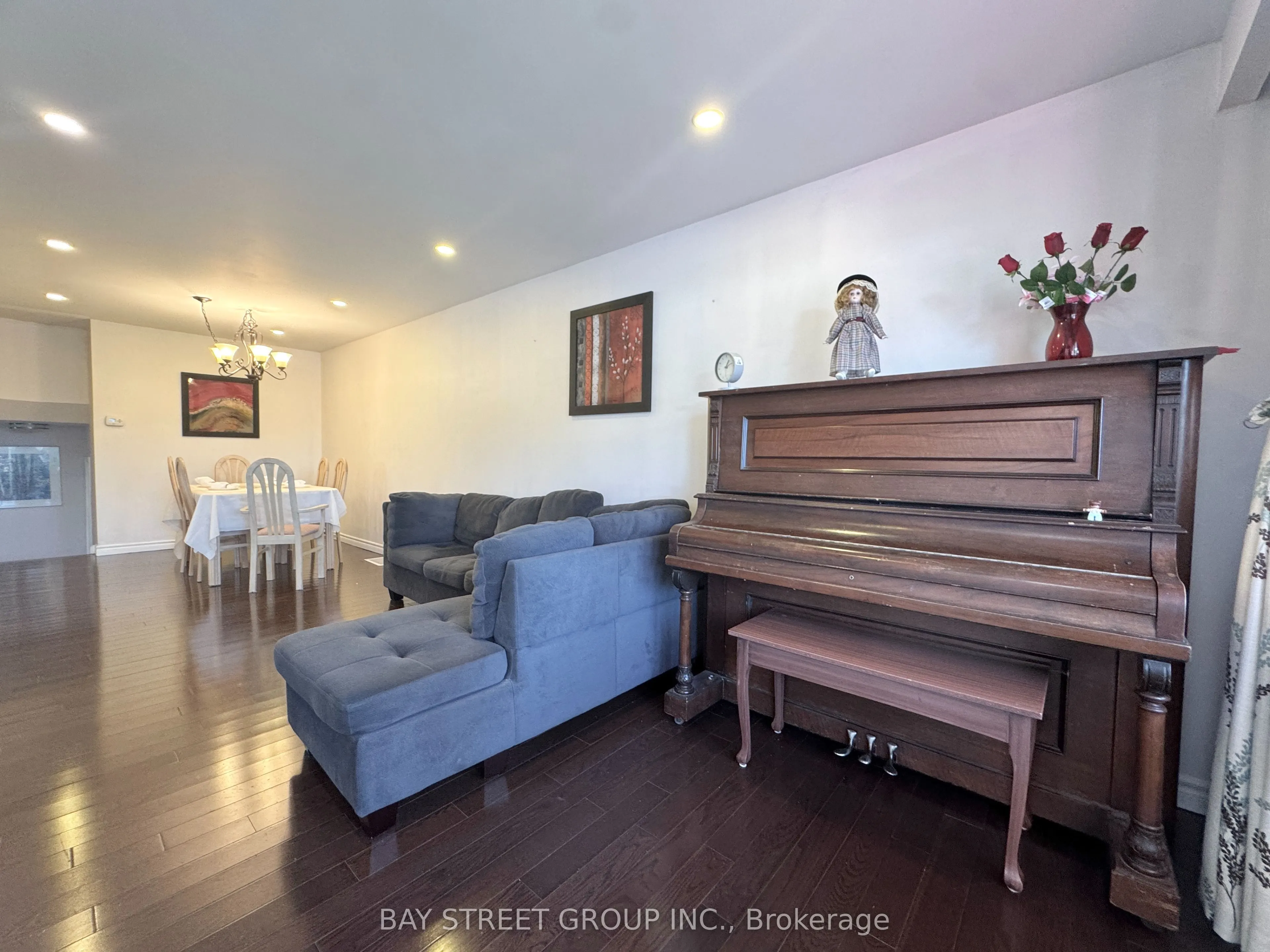 43 Sherwood Forest Drive, #Main Floor