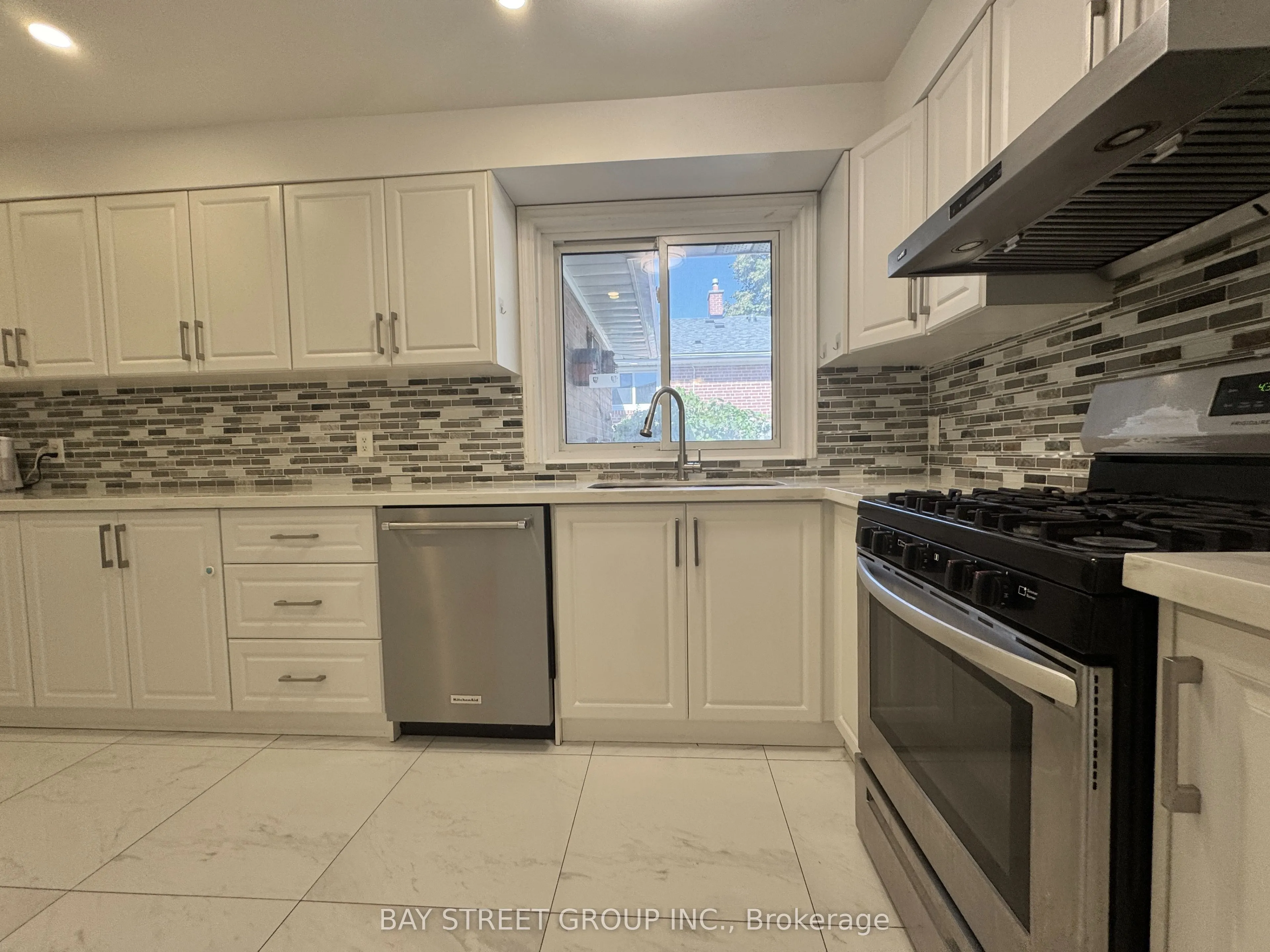43 Sherwood Forest Drive, #Main Floor