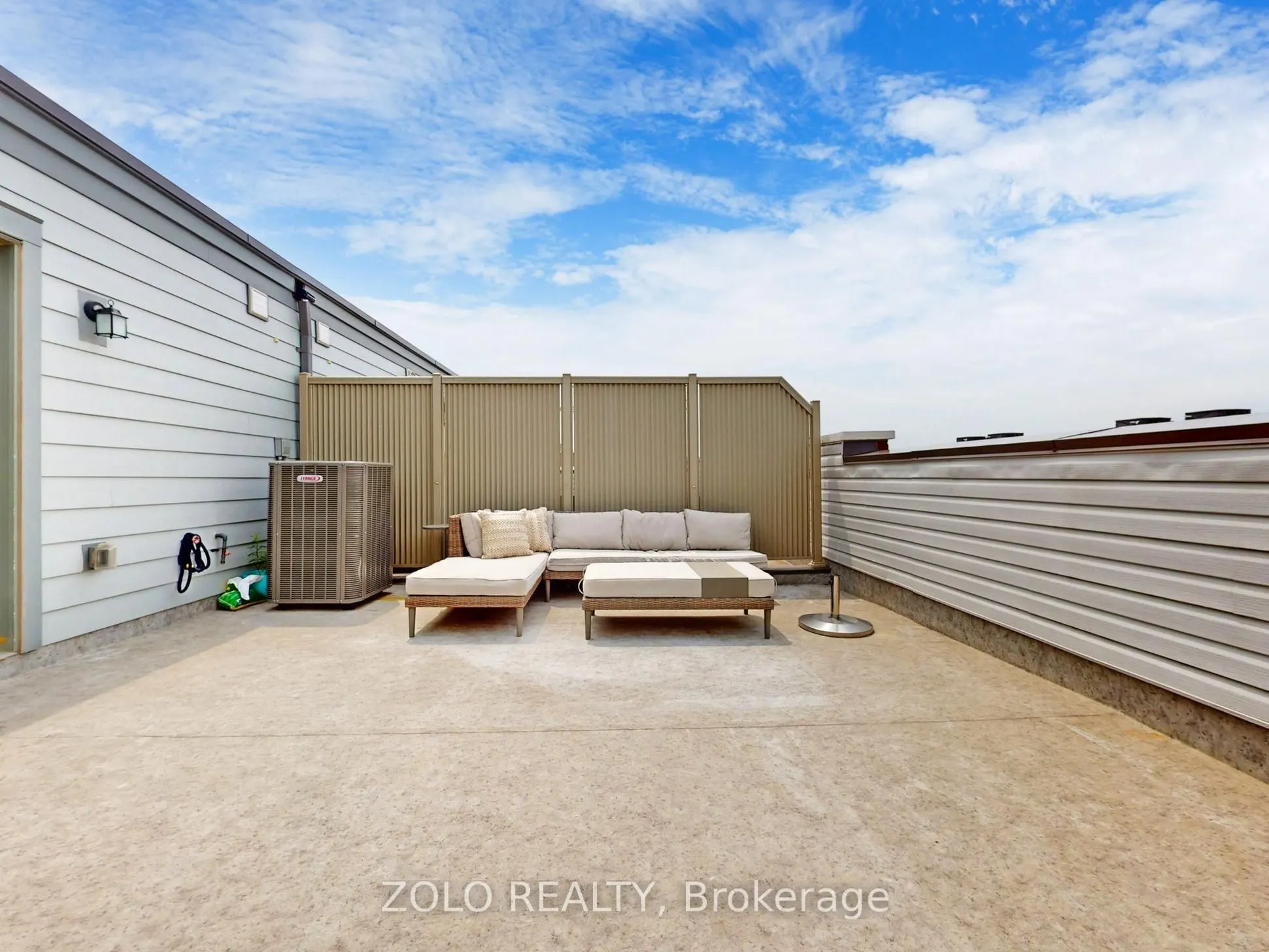 15 Whitaker Way, #322