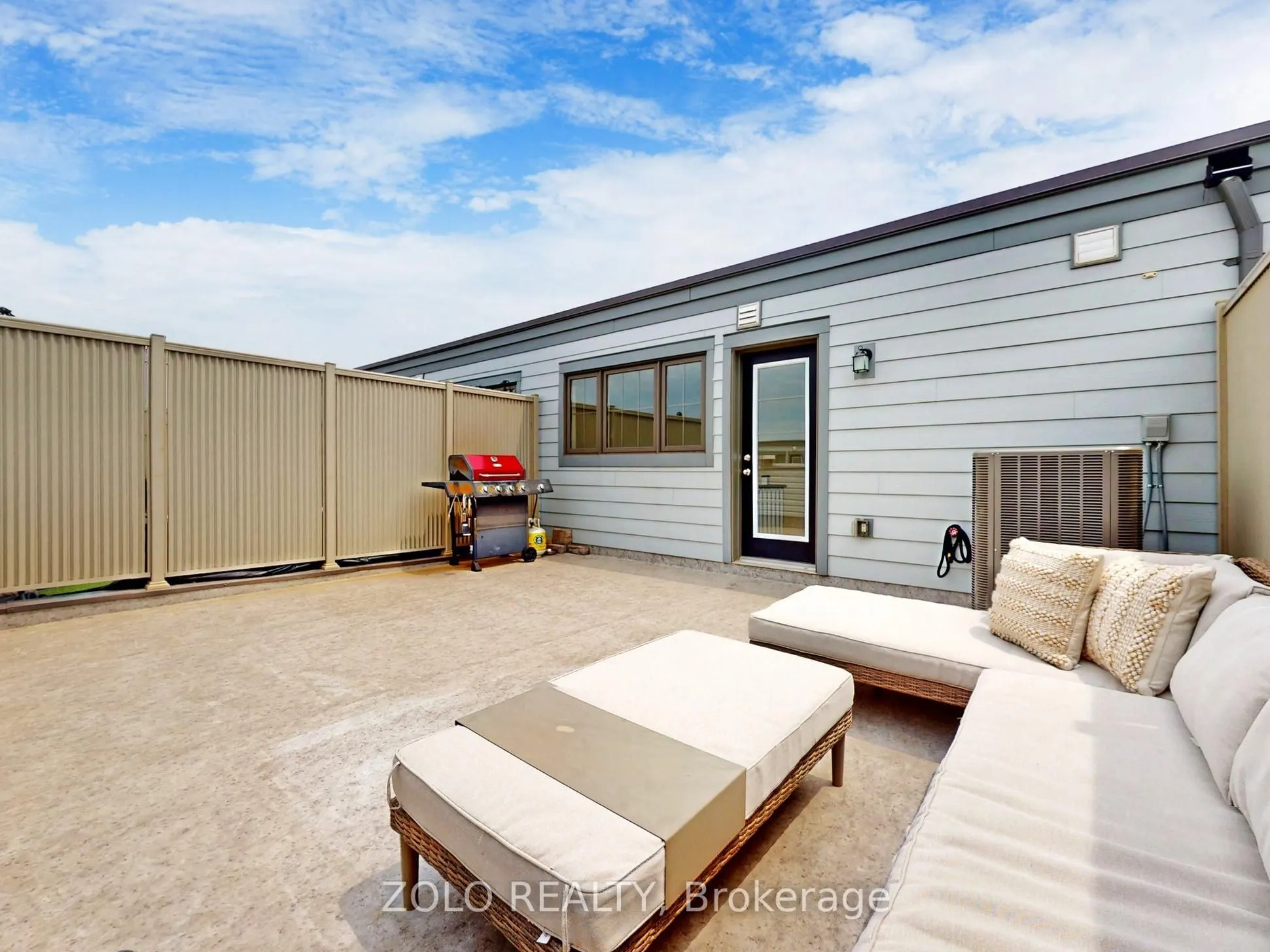 15 Whitaker Way, #322