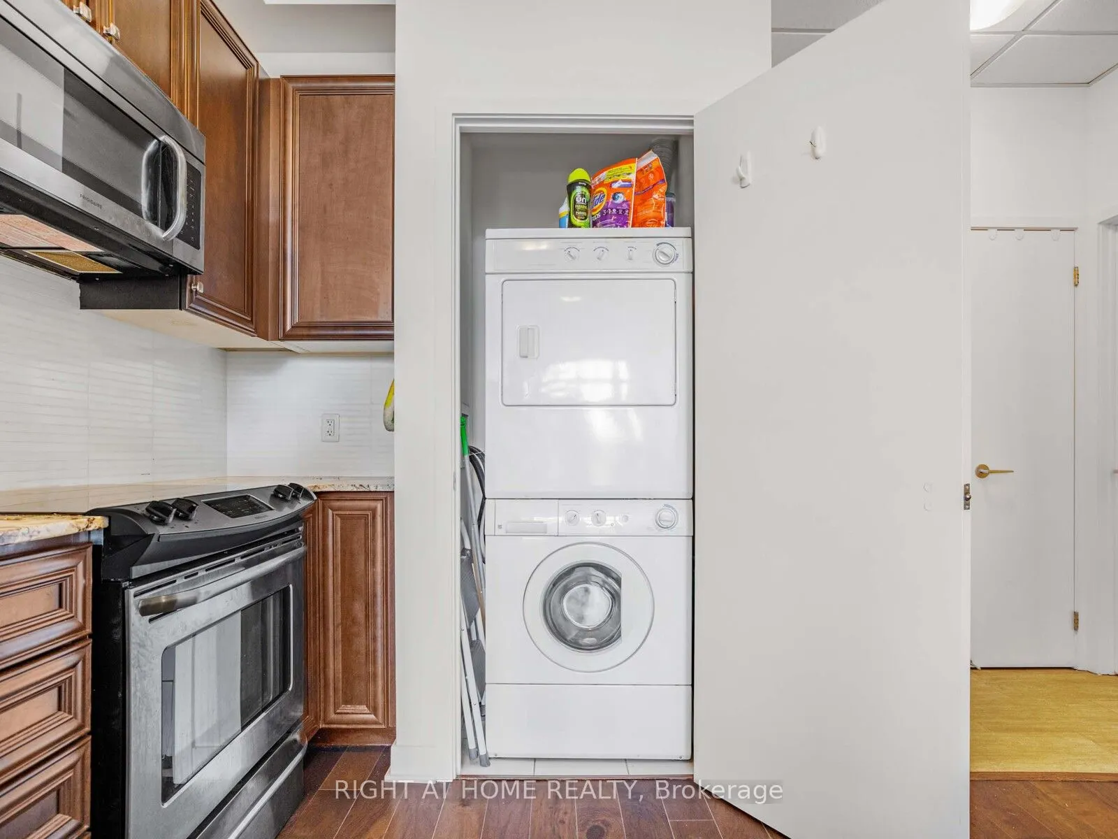 10376 Yonge Street, #406