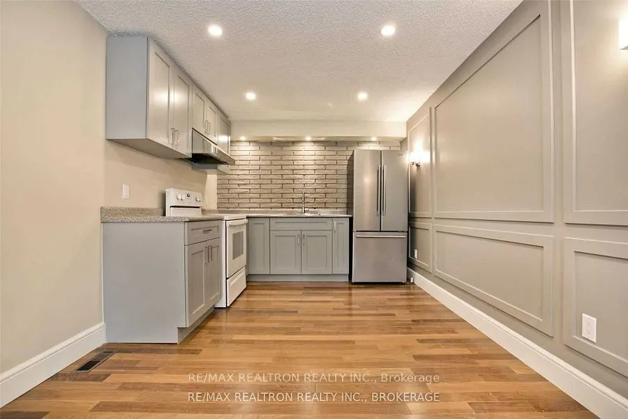 2 Callahan Road, #Lower