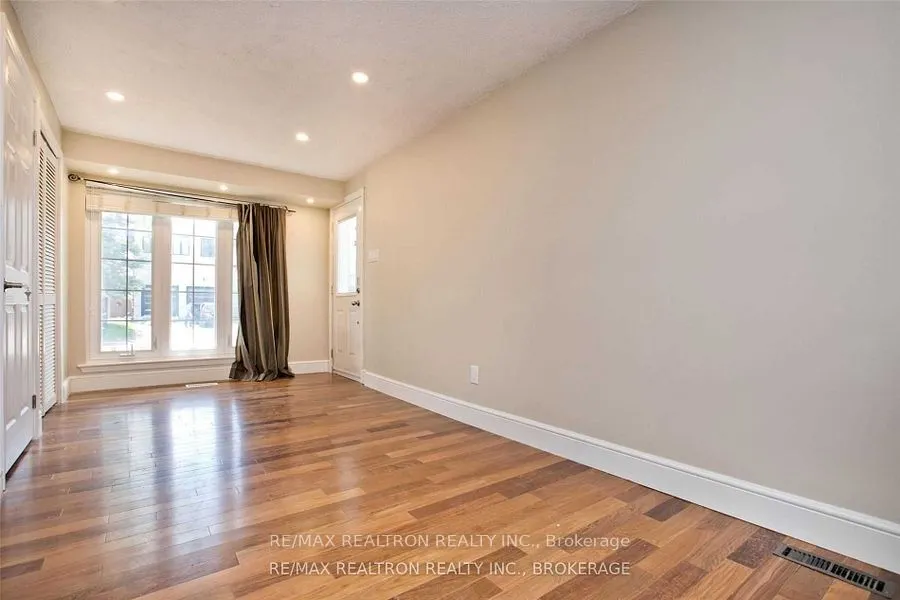 2 Callahan Road, #Lower
