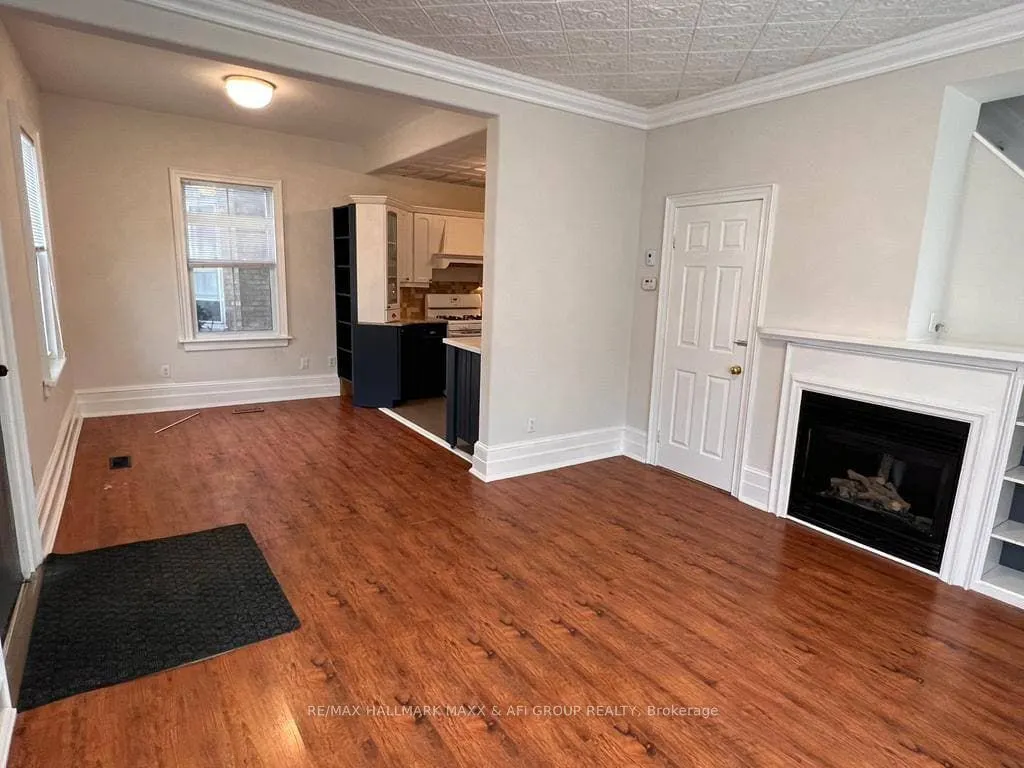 61 Wellington Street E, #Front