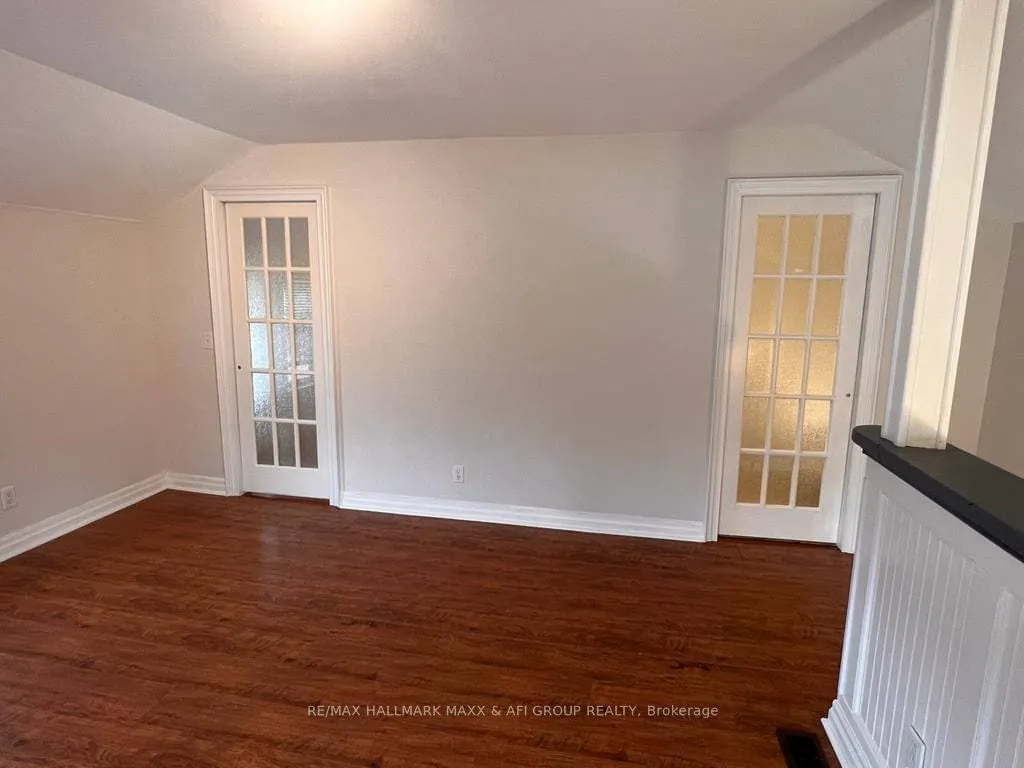 61 Wellington Street E, #Front