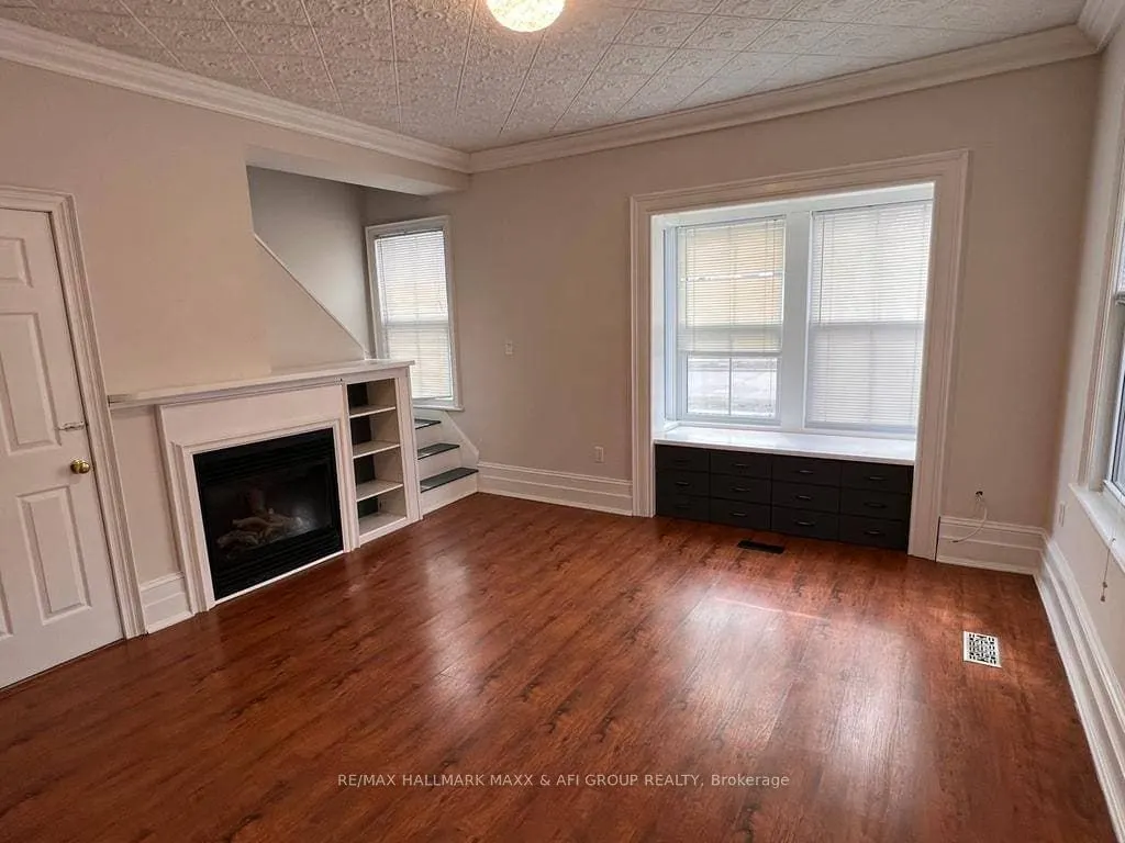 61 Wellington Street E, #Front