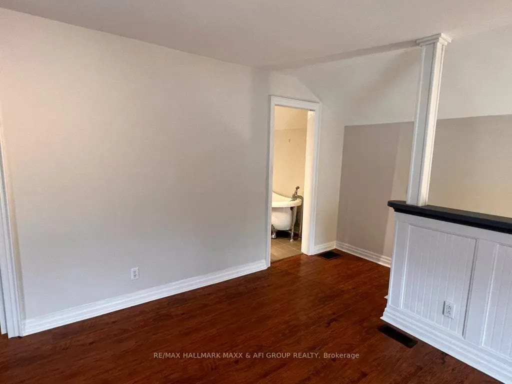 61 Wellington Street E, #Front