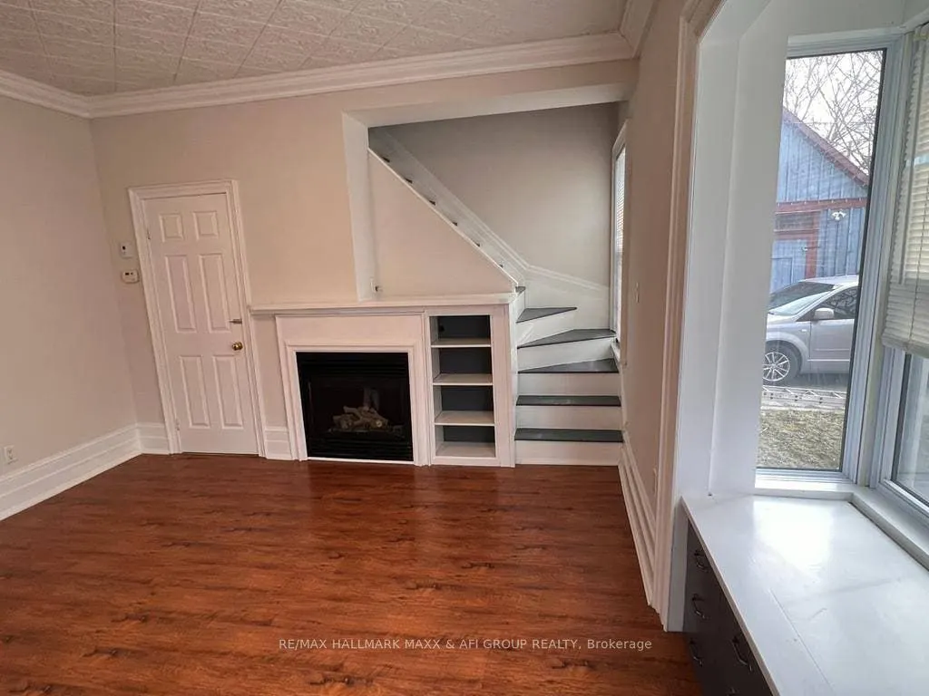 61 Wellington Street E, #Front