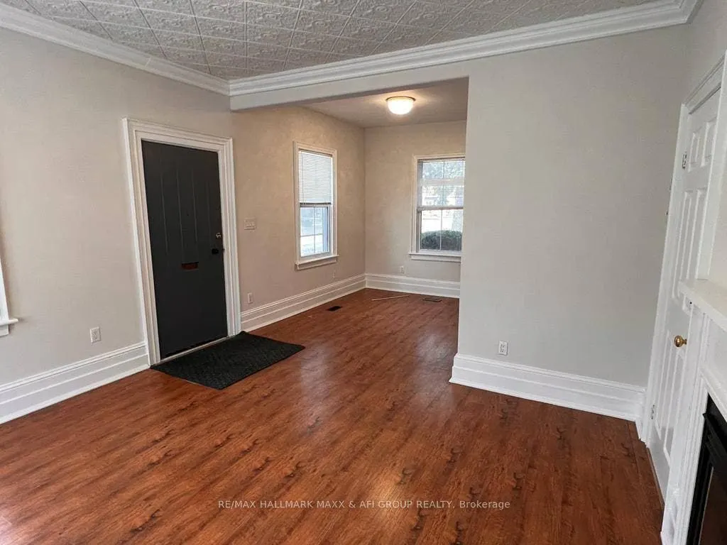 61 Wellington Street E, #Front