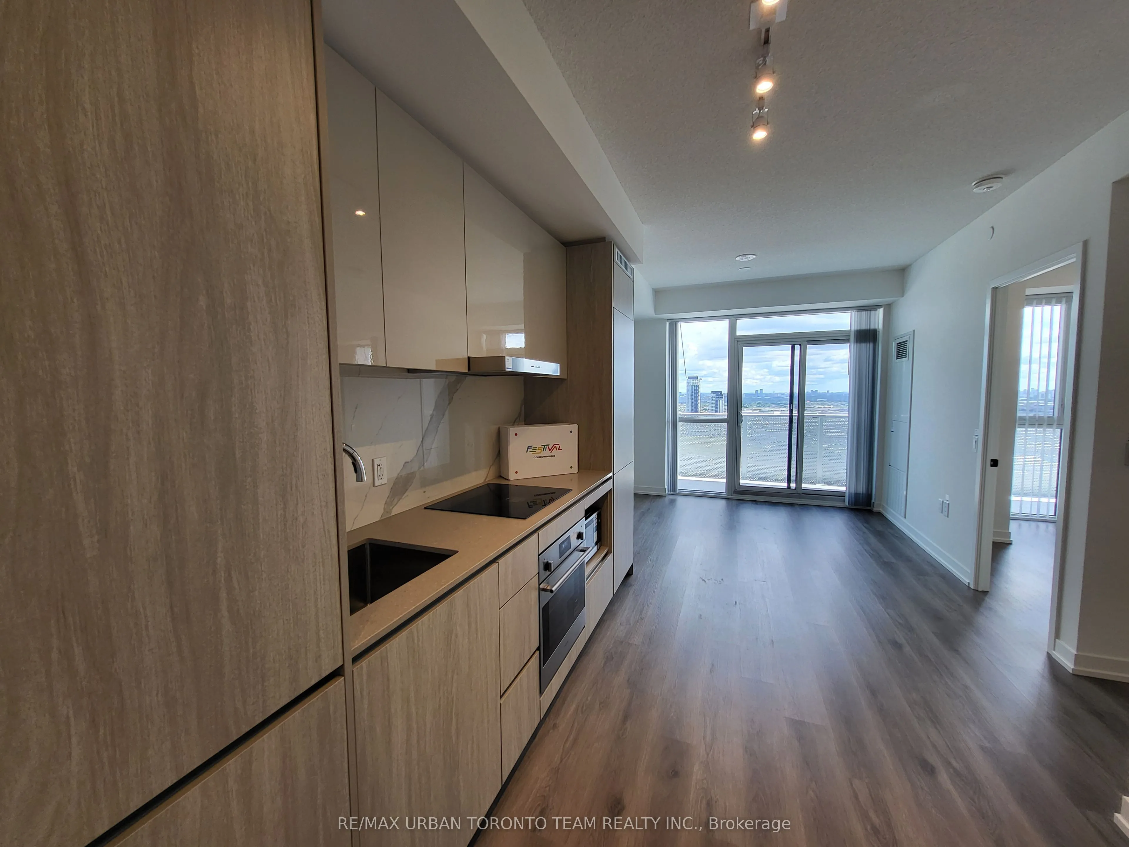 28 Interchange Way, #3907