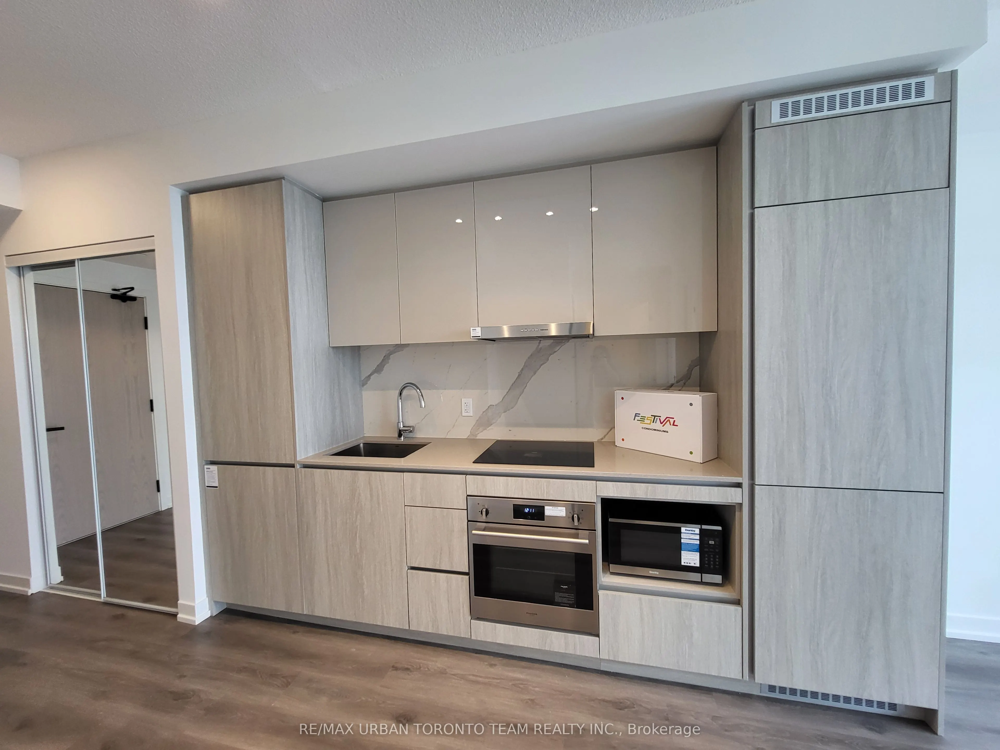 28 Interchange Way, #3907
