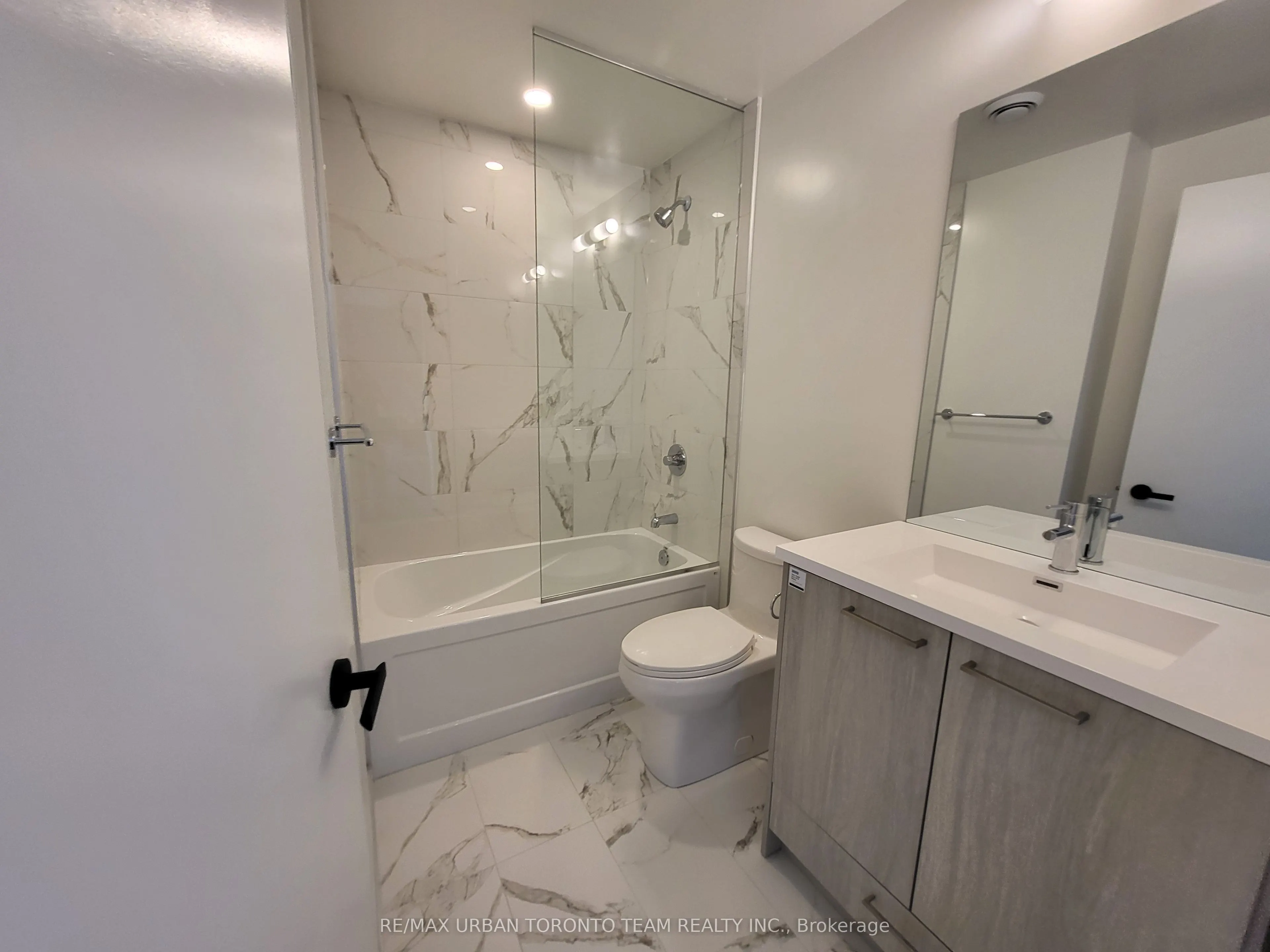 28 Interchange Way, #3907