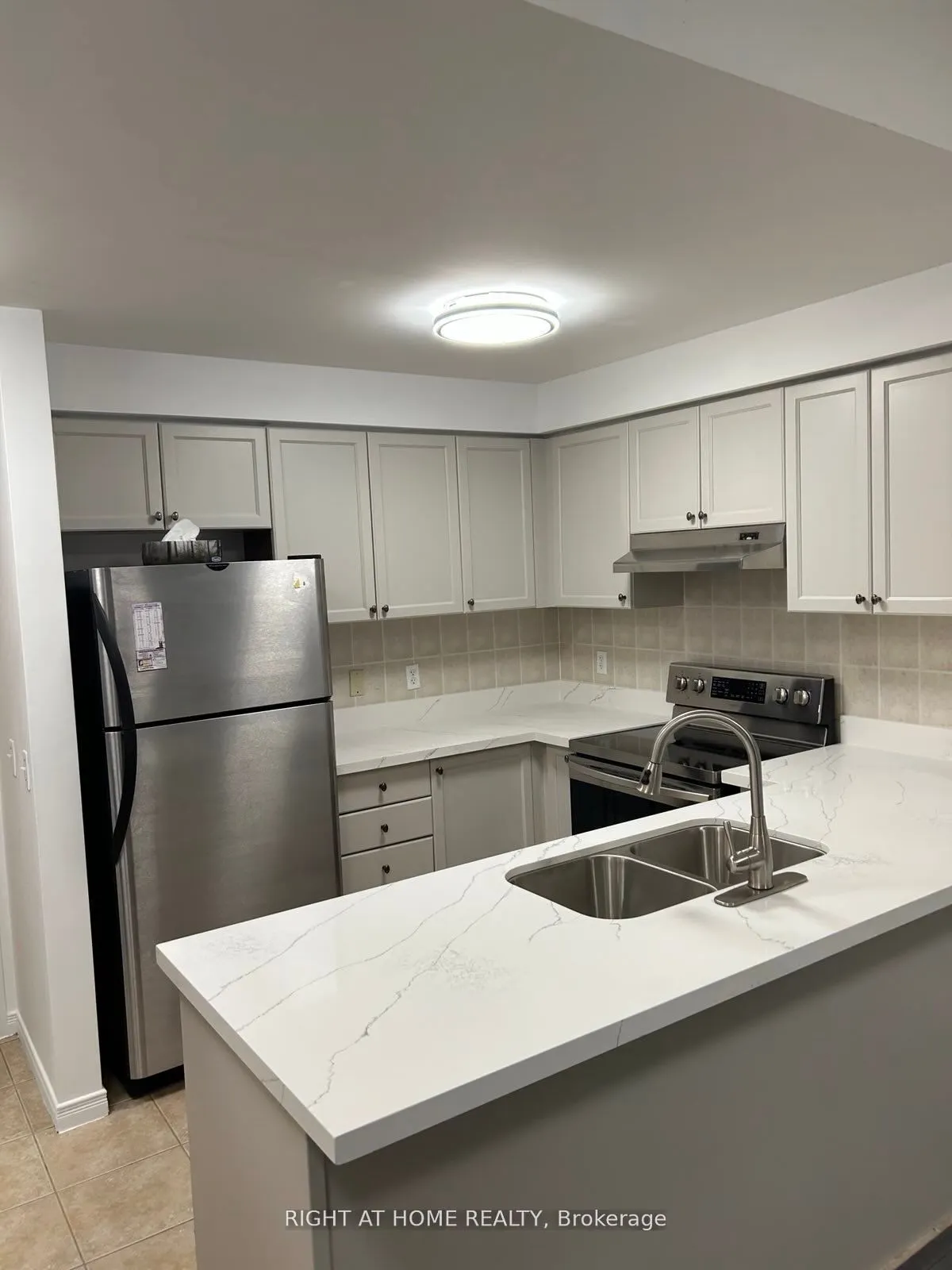 1 Maison Parc Court, #704