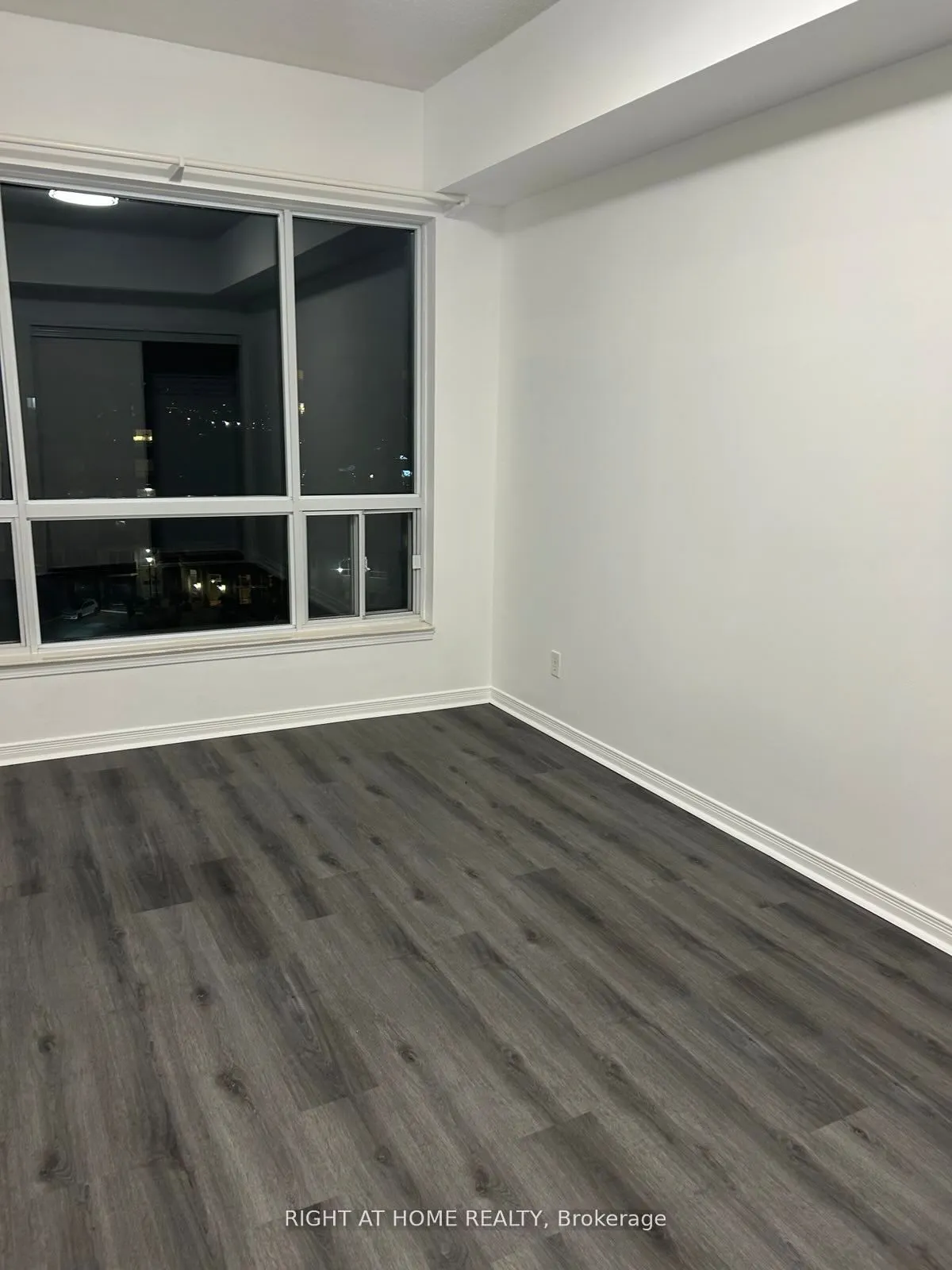 1 Maison Parc Court, #704