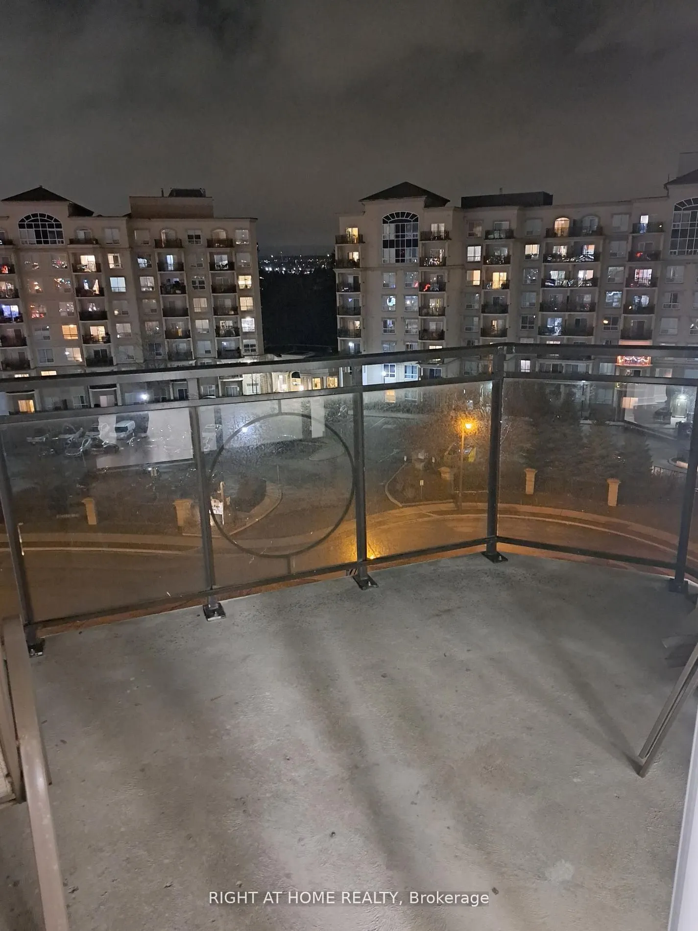 1 Maison Parc Court, #704