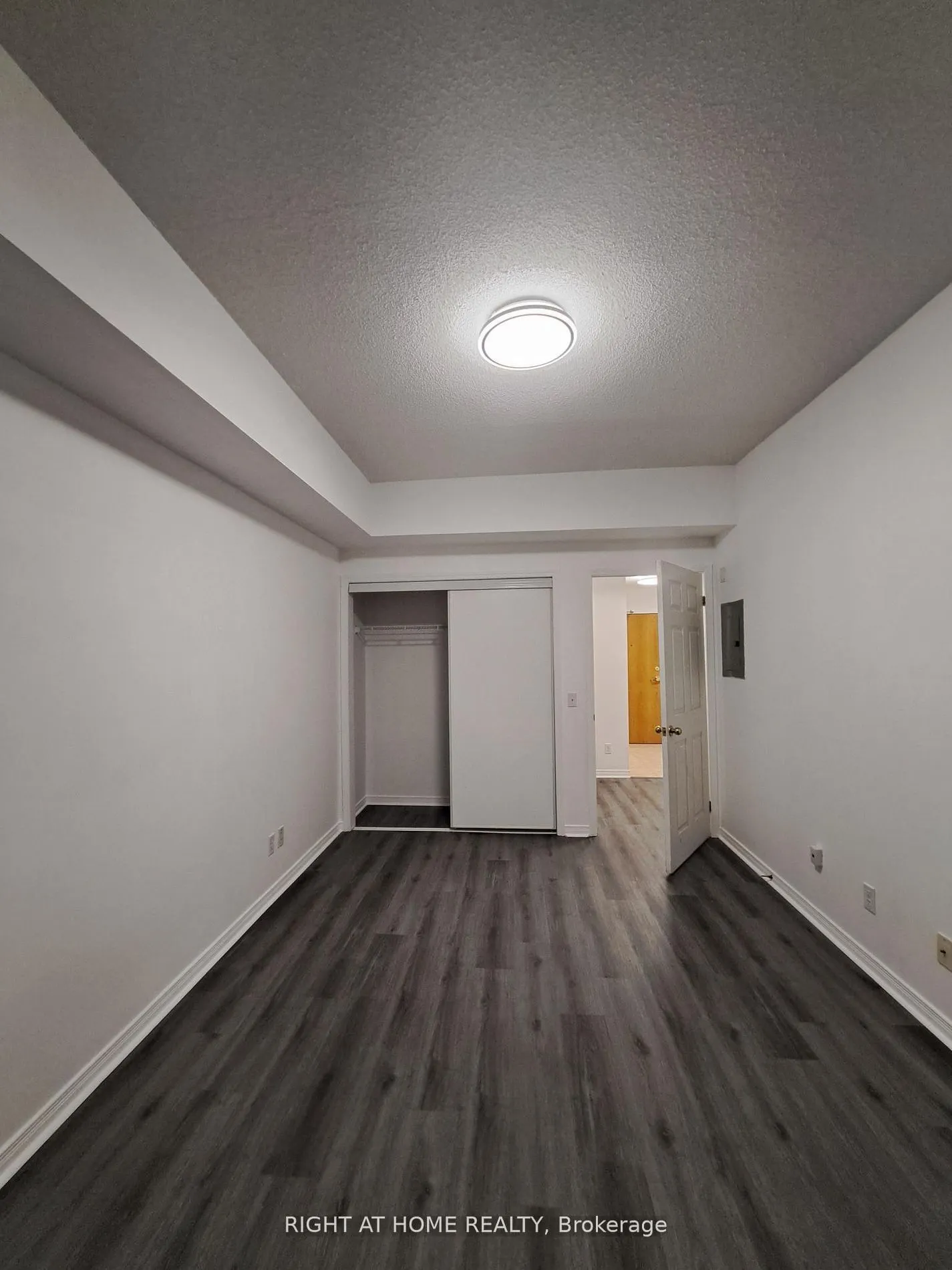 1 Maison Parc Court, #704